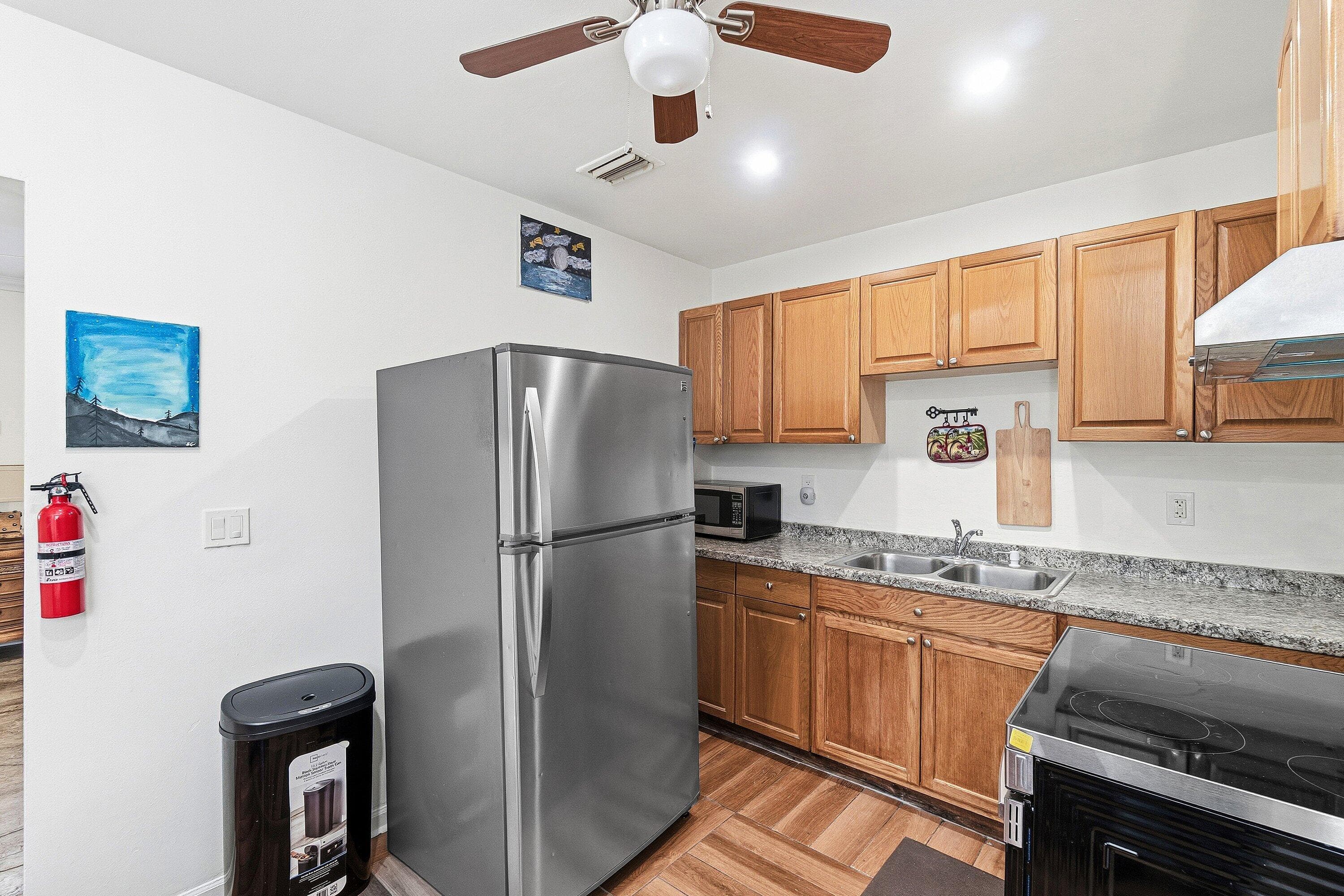 930 43rd Street, West Palm Beach, FL 33407 — photo 11 of 34