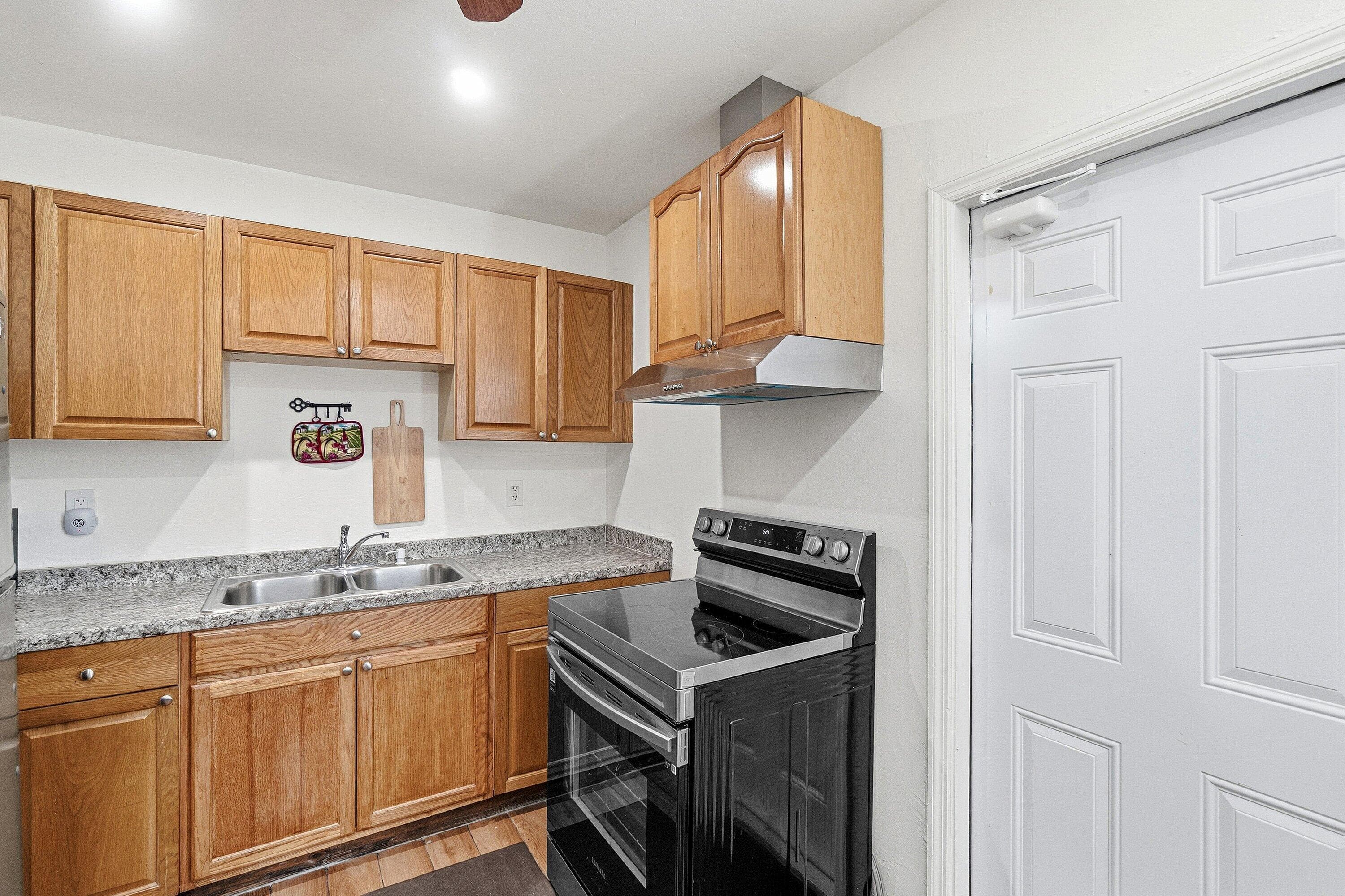 930 43rd Street, West Palm Beach, FL 33407 — photo 12 of 34