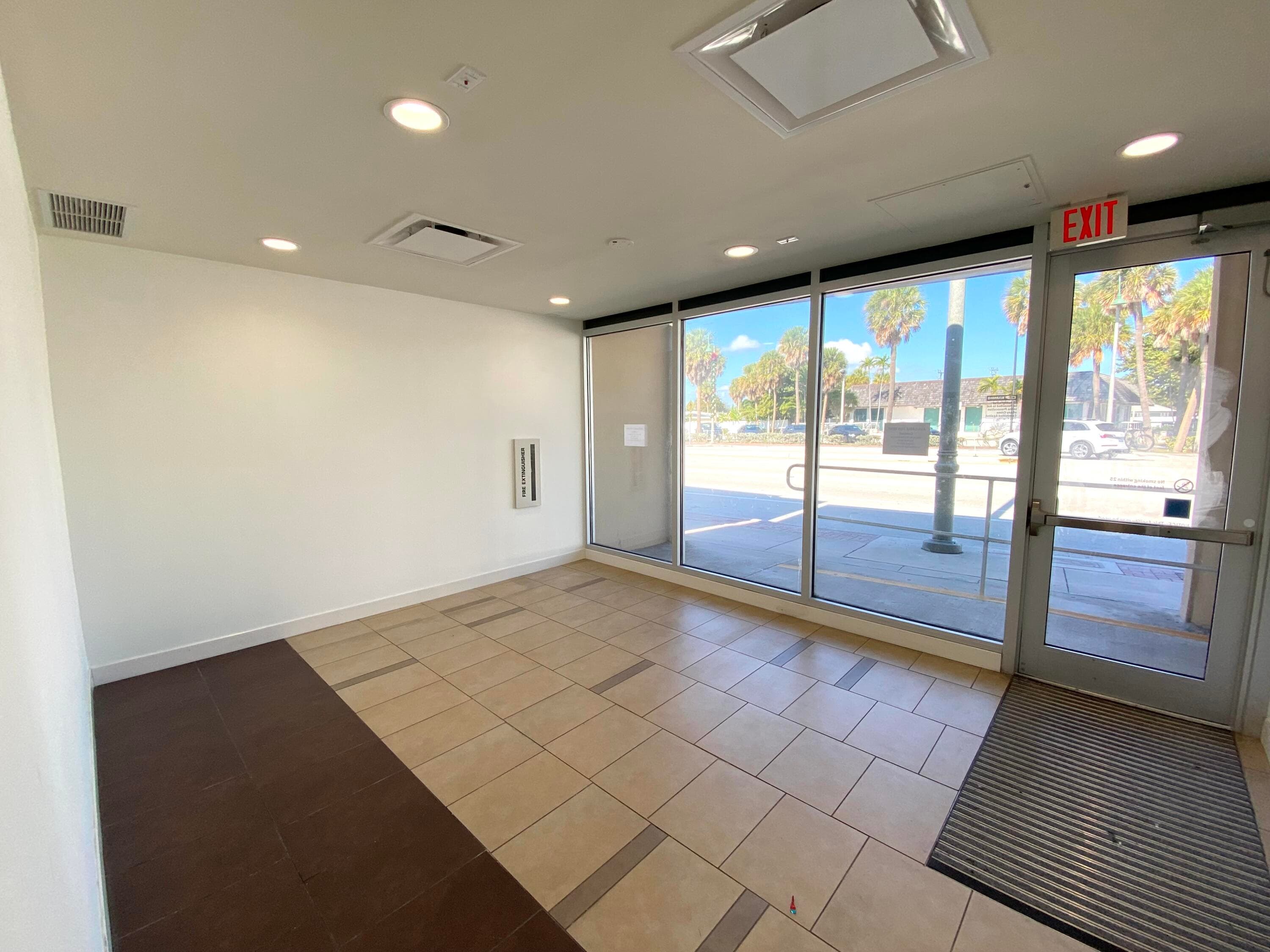 1237 E Blue Heron Boulevard, Singer Island, FL 33404 — photo 2 of 7