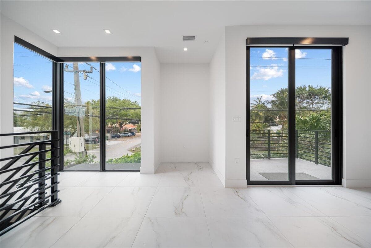 1052 N Victoria Park Road, Fort Lauderdale, FL 33304 — photo 10 of 26