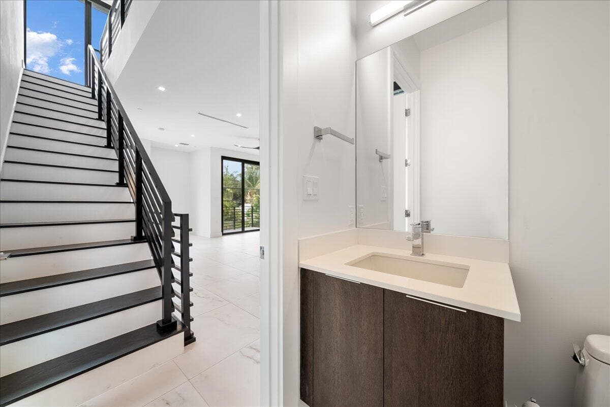 1052 N Victoria Park Road, Fort Lauderdale, FL 33304 — photo 19 of 26