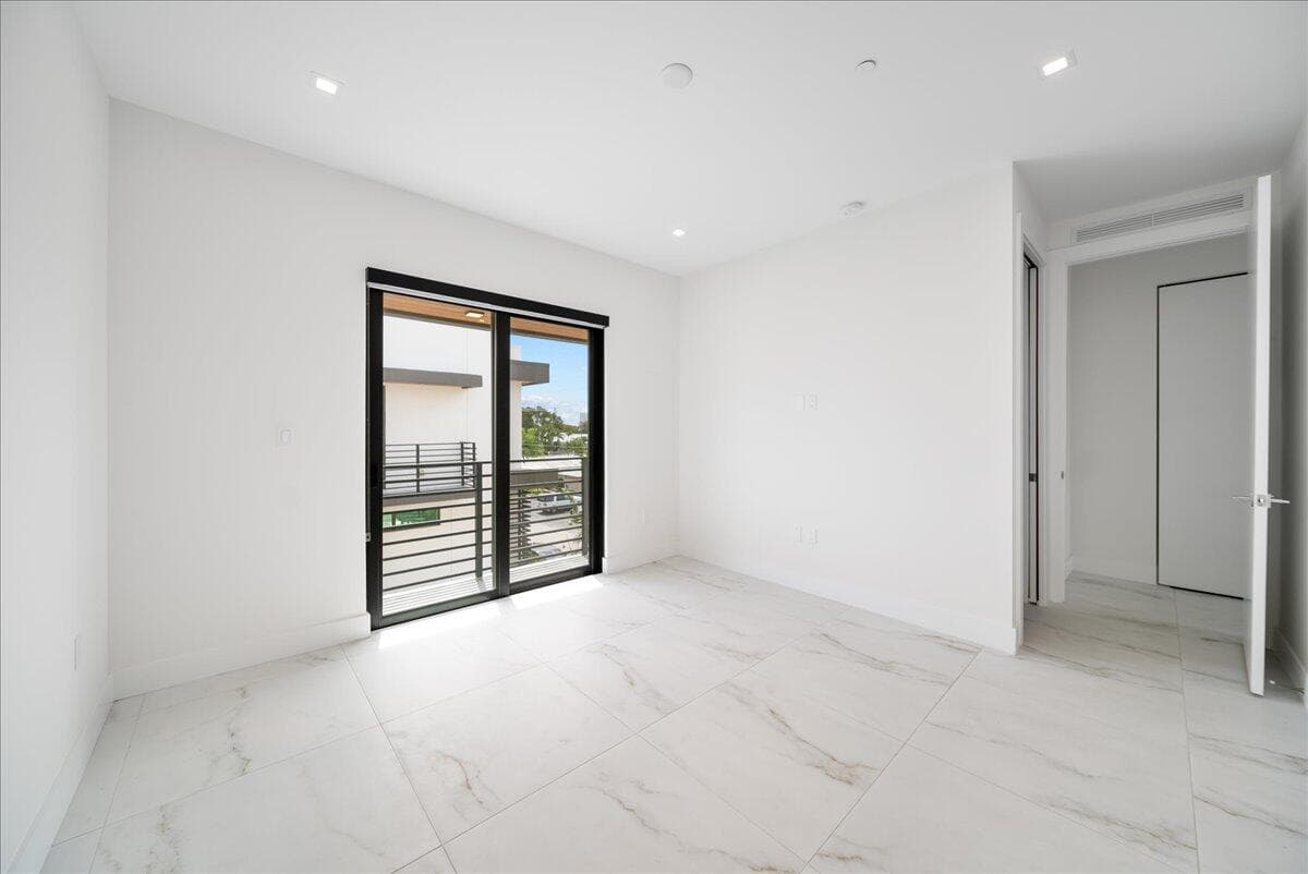 1052 N Victoria Park Road, Fort Lauderdale, FL 33304 — photo 22 of 26