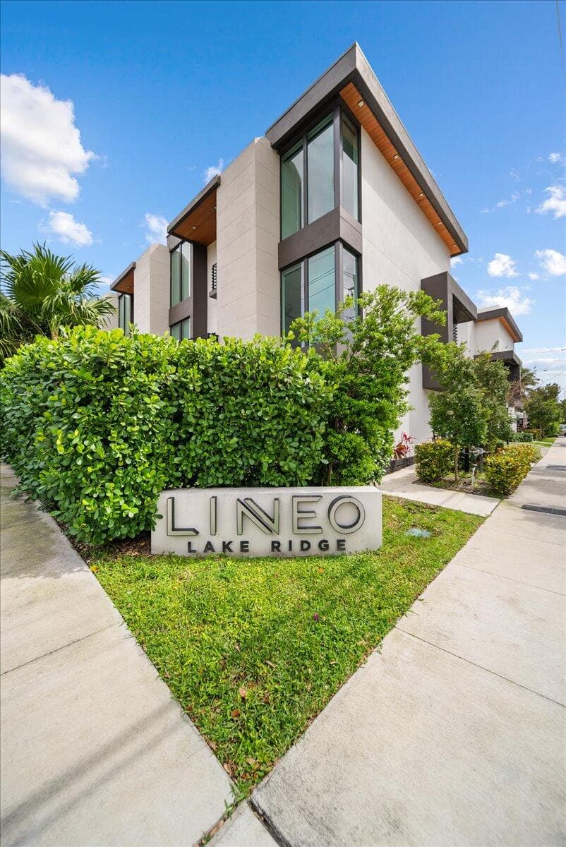 1052 N Victoria Park Road, Fort Lauderdale, FL 33304 — photo 2 of 26