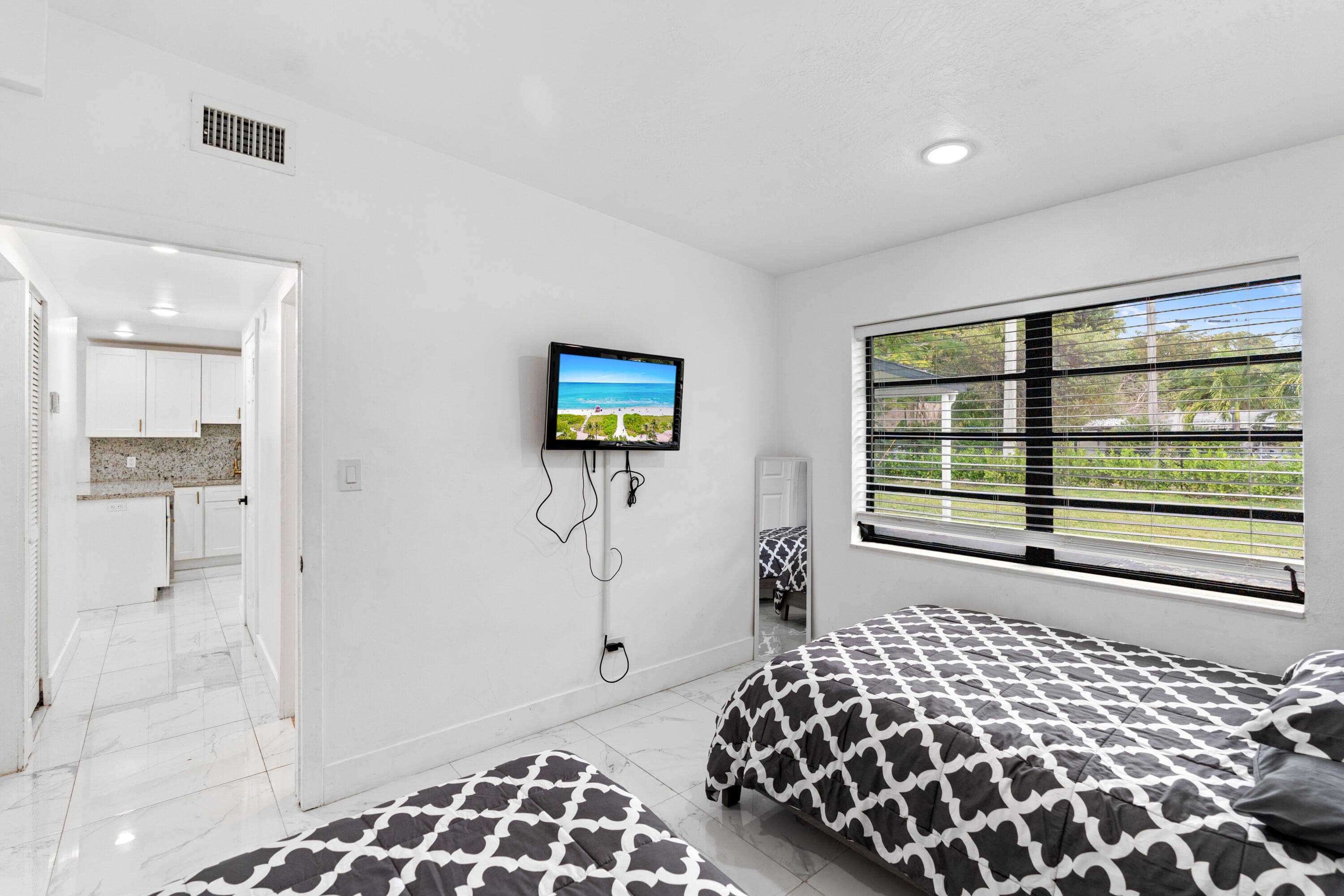 12805 NW 6th Avenue, North Miami, FL 33168 — photo 16 of 37