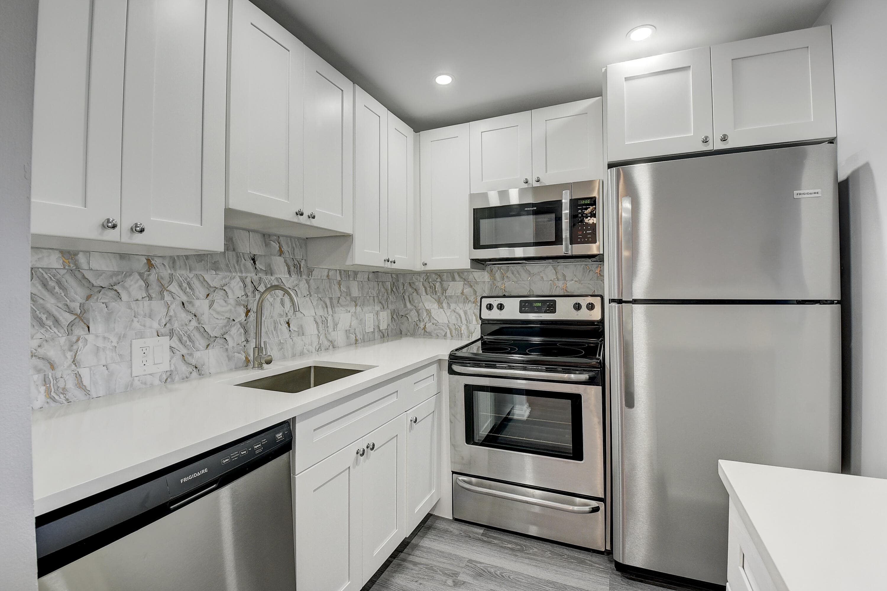 49 Suffolk B 49, Boca Raton, FL 33434 — photo 1 of 47