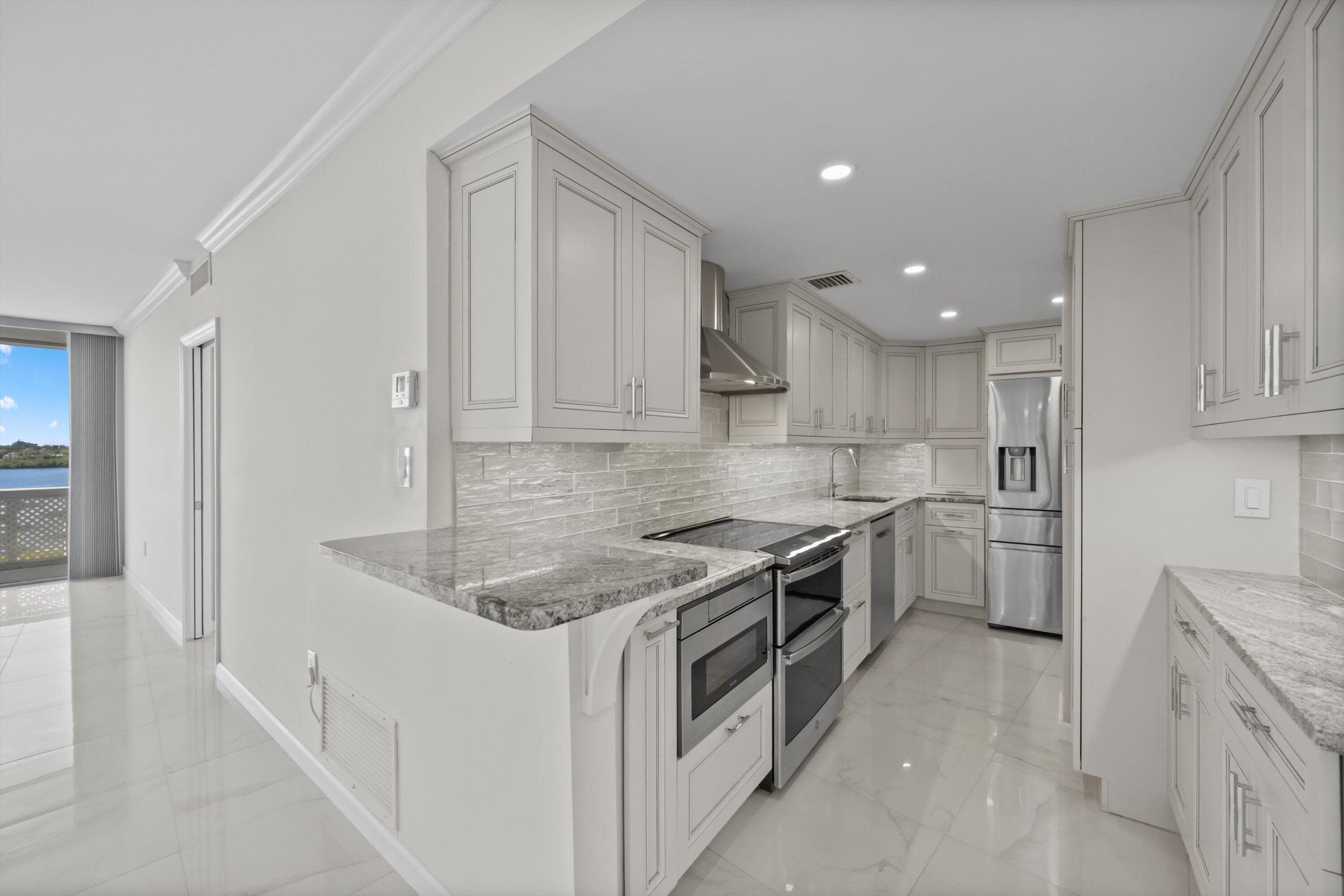 2760 S Ocean Boulevard 517, Palm Beach, FL 33480 — photo 2 of 32