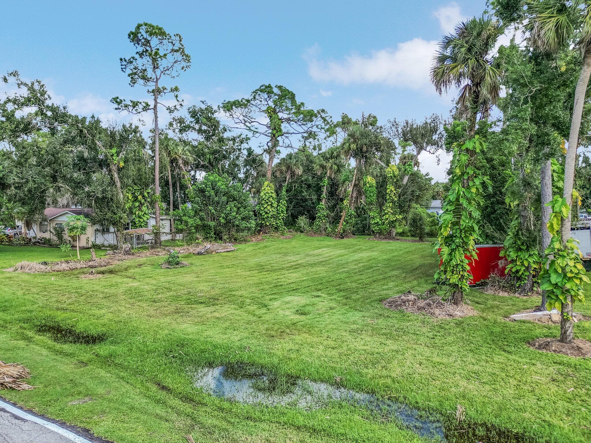 2314 Davis Boulevard, Fort Myers, FL 33905 — photo 4 of 8