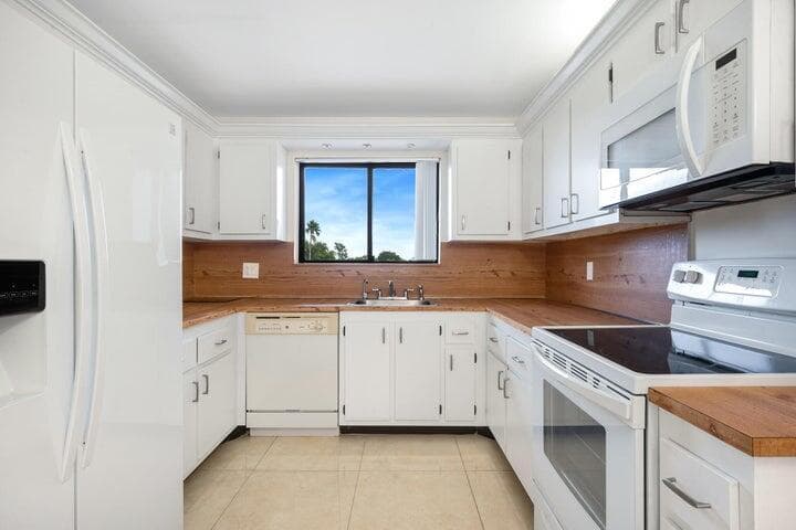 7770 Tahiti Lane 405, Lake Worth, FL 33467 — photo 2 of 20