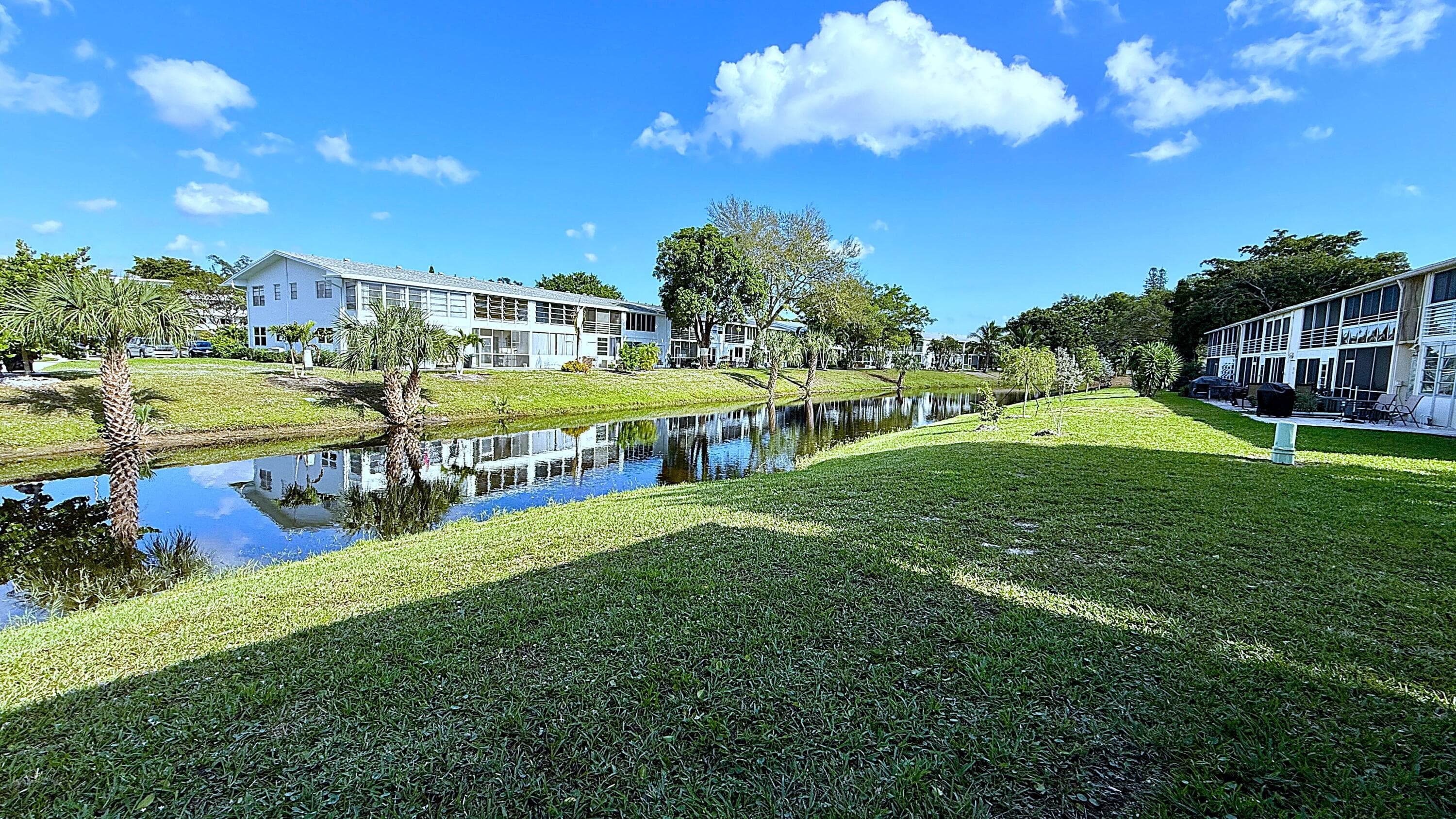 81 Markham E, Deerfield Beach, FL 33442 — photo