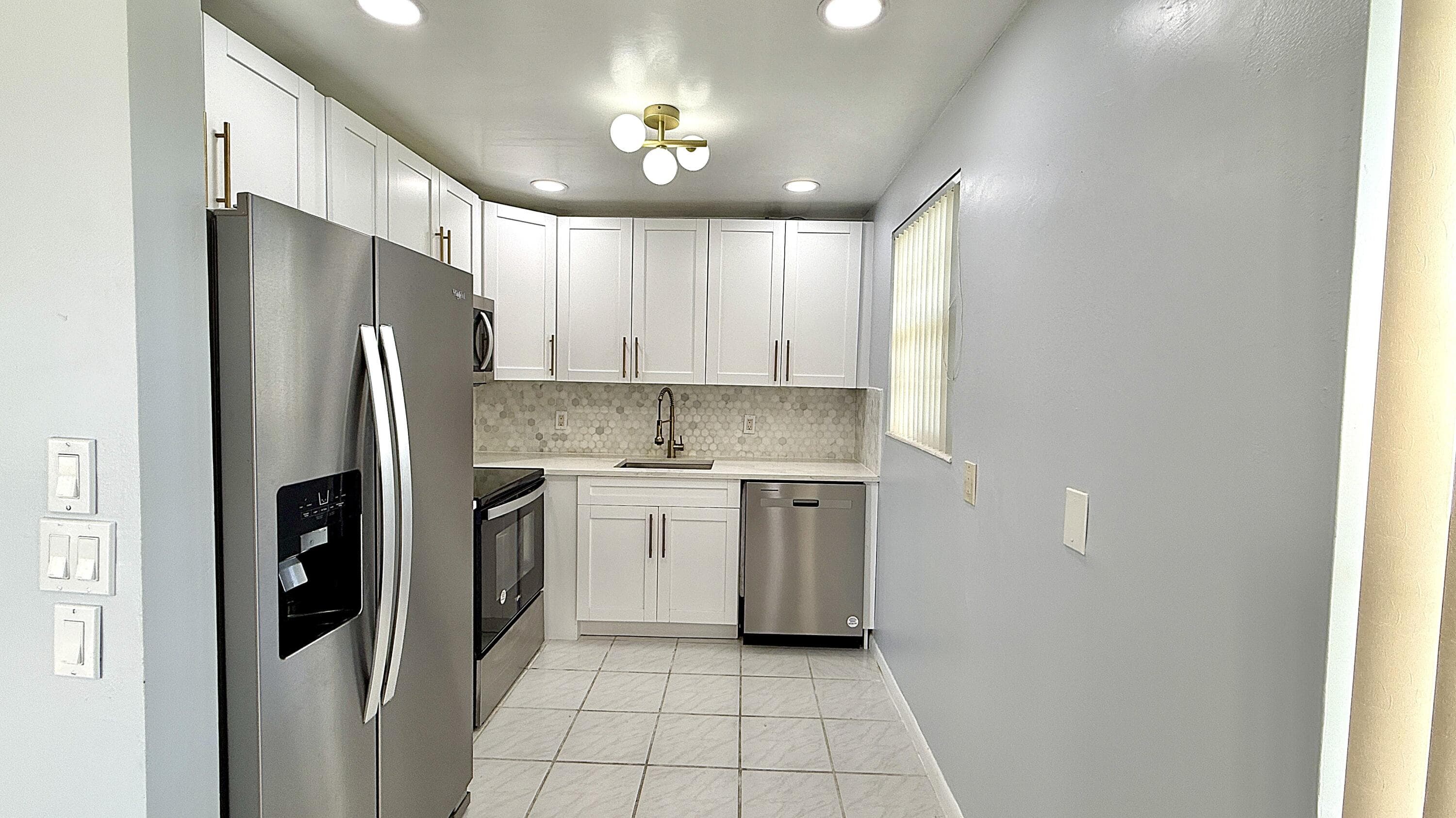 81 Markham E, Deerfield Beach, FL 33442 — photo 4 of 66