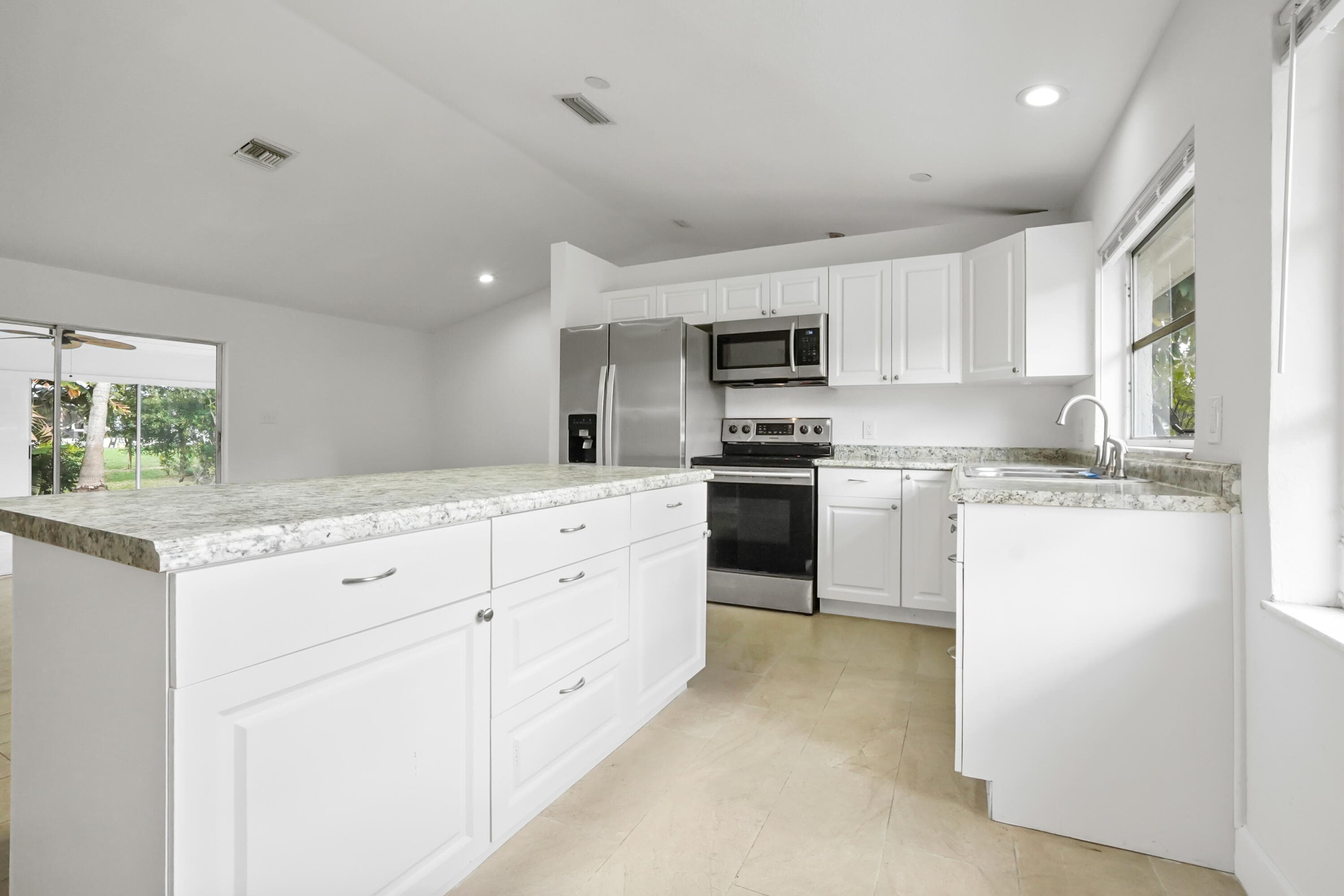 6802 Ocala Avenue, Fort Pierce, FL 34951 — photo 8 of 34
