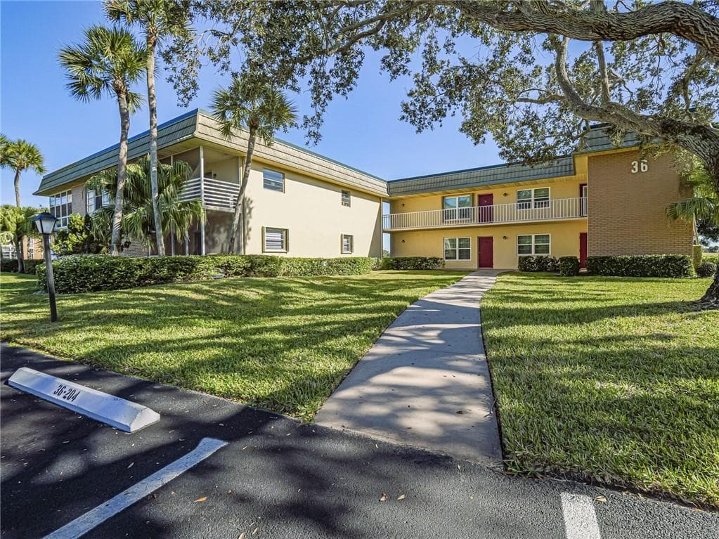 36 Vista Gardens Trail 103, Vero Beach, FL 32962 — photo 1 of 36