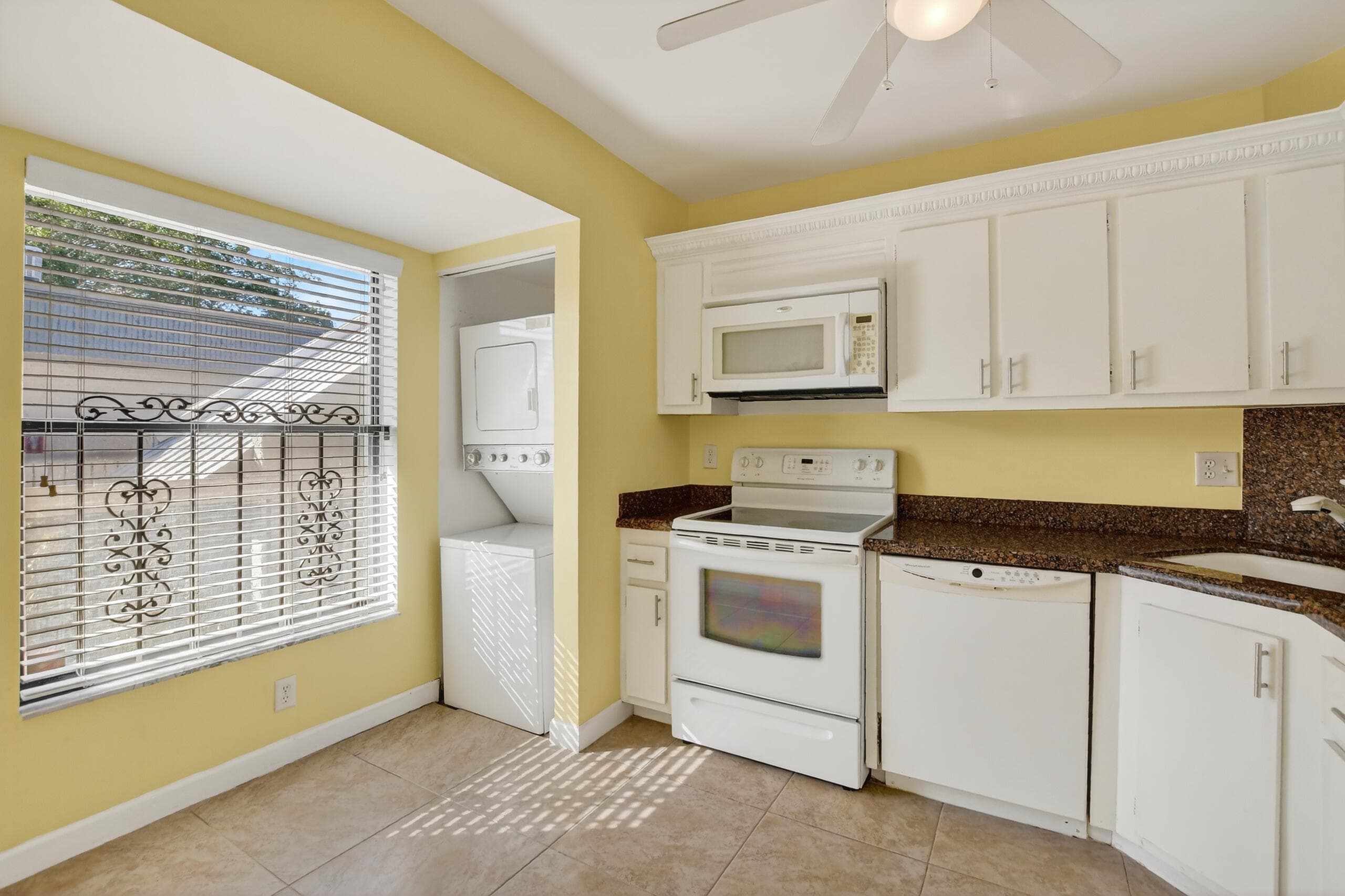 265 SE 10th Street 11c, Deerfield Beach, FL 33441 — photo 15 of 48