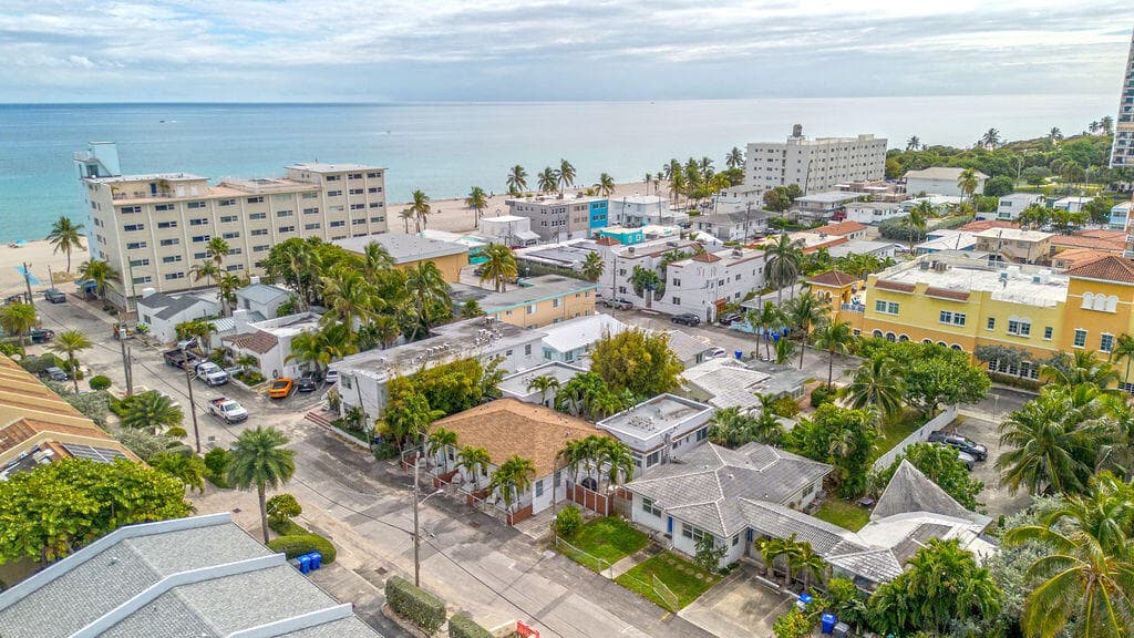 334 Oregon Street, Hollywood, FL 33019 — photo 4 of 11