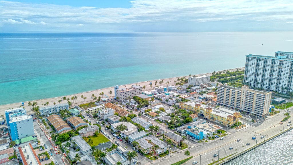 334 Oregon Street, Hollywood, FL 33019 — photo 8 of 11