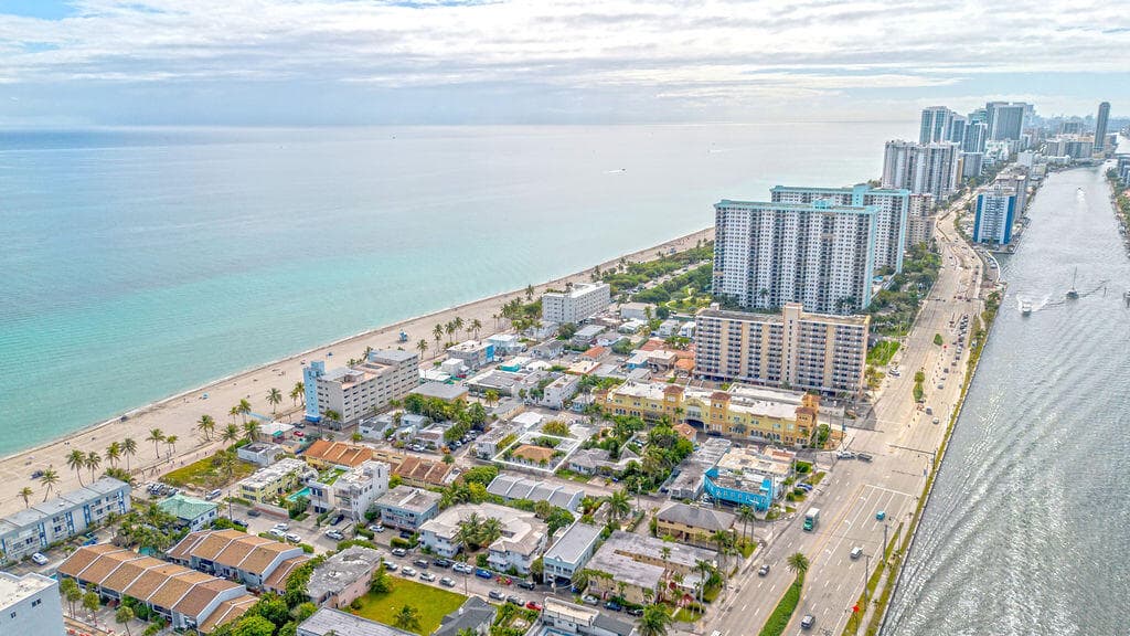 334 Oregon Street, Hollywood, FL 33019 — photo 9 of 11