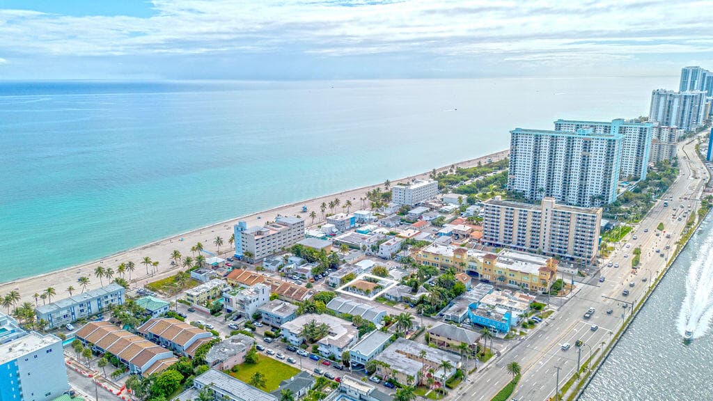334 Oregon Street, Hollywood, FL 33019 — photo 10 of 11