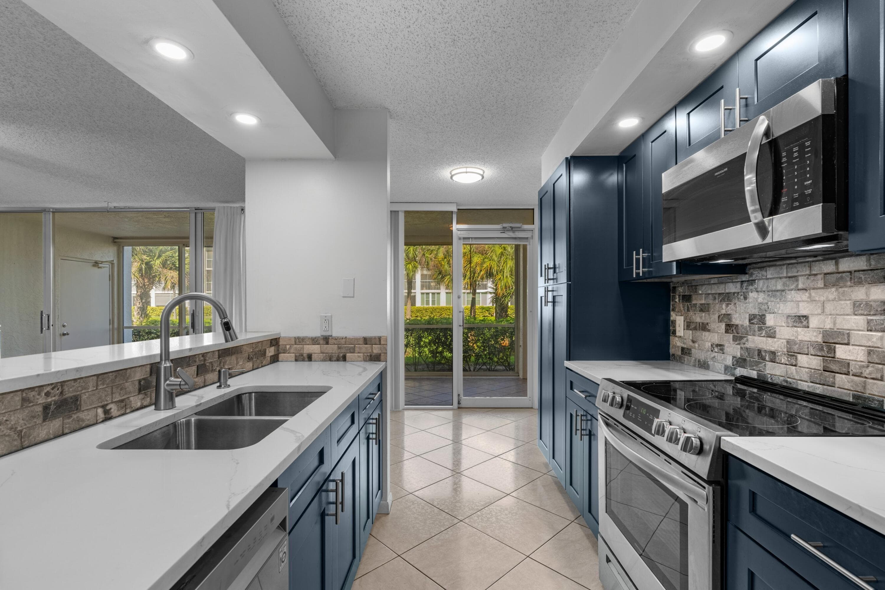 110 Half Moon Circle D1, Hypoluxo, FL 33462 — photo 8 of 31