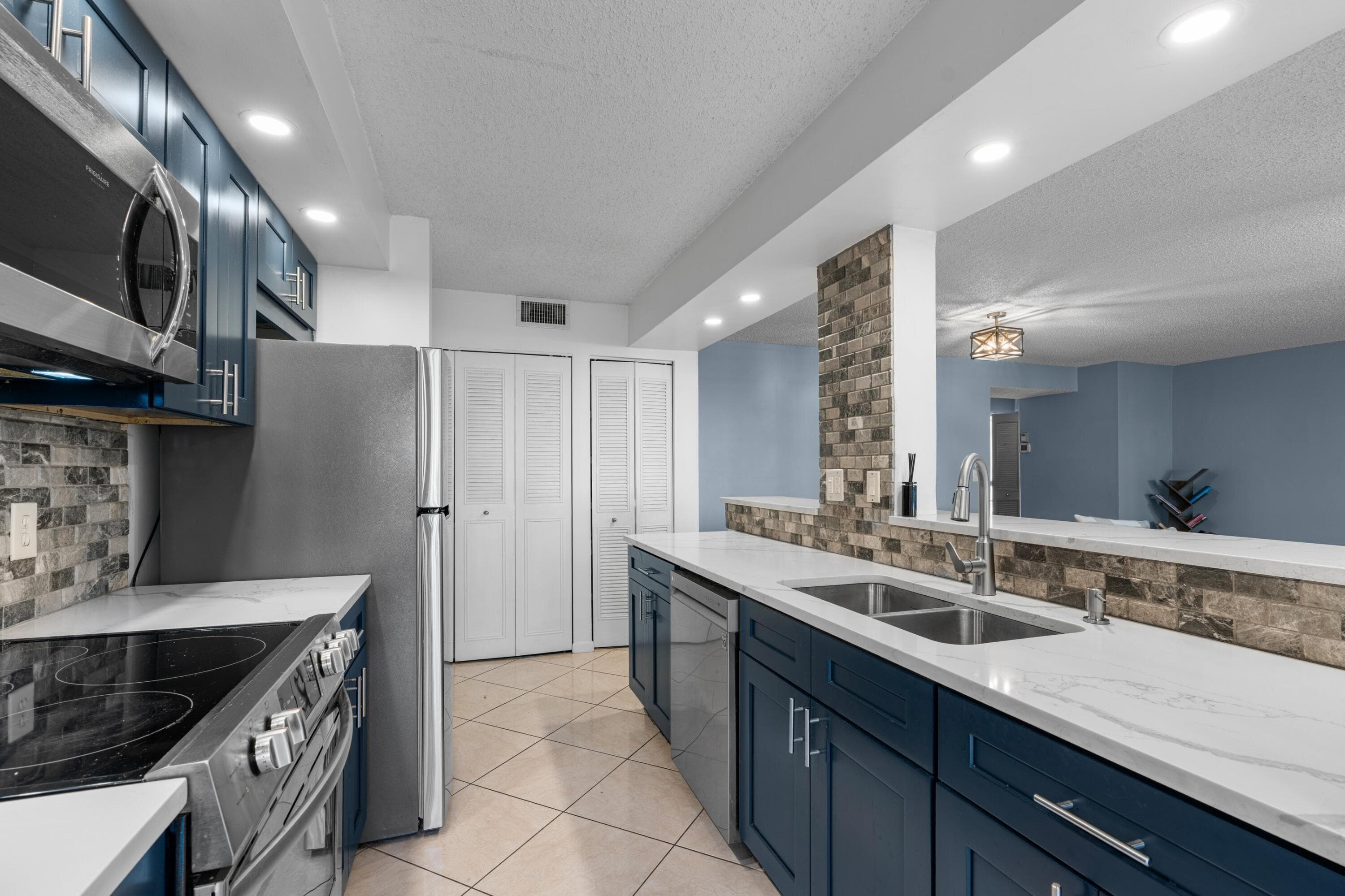 110 Half Moon Circle D1, Hypoluxo, FL 33462 — photo 10 of 31
