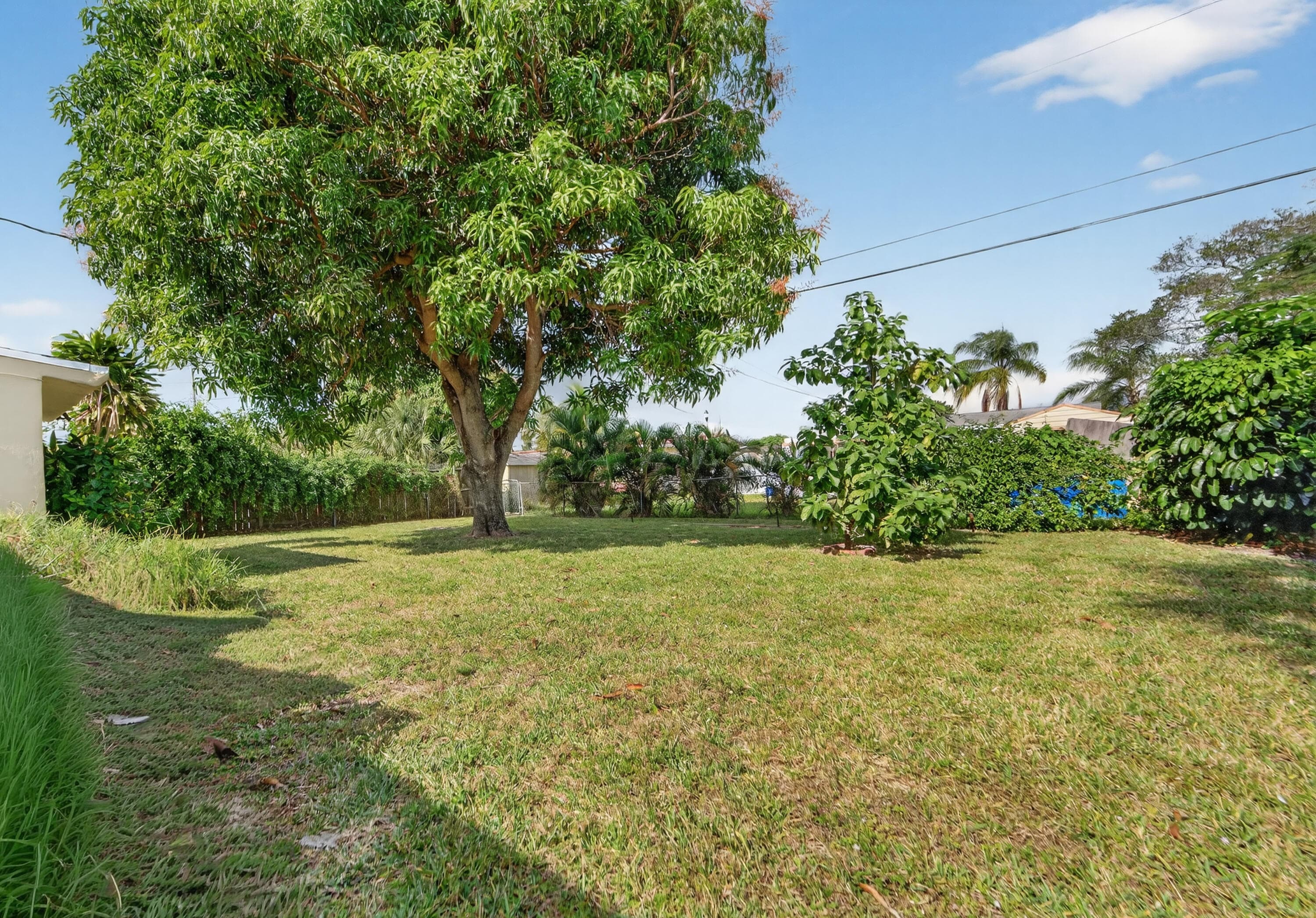 2105 Worthington Road, West Palm Beach, FL 33409 — photo 3 of 25