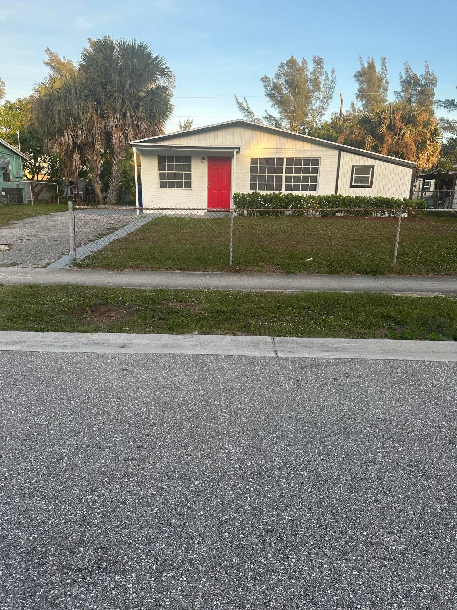1210 Avenue R, Riviera Beach, FL 33404 — photo 4 of 22