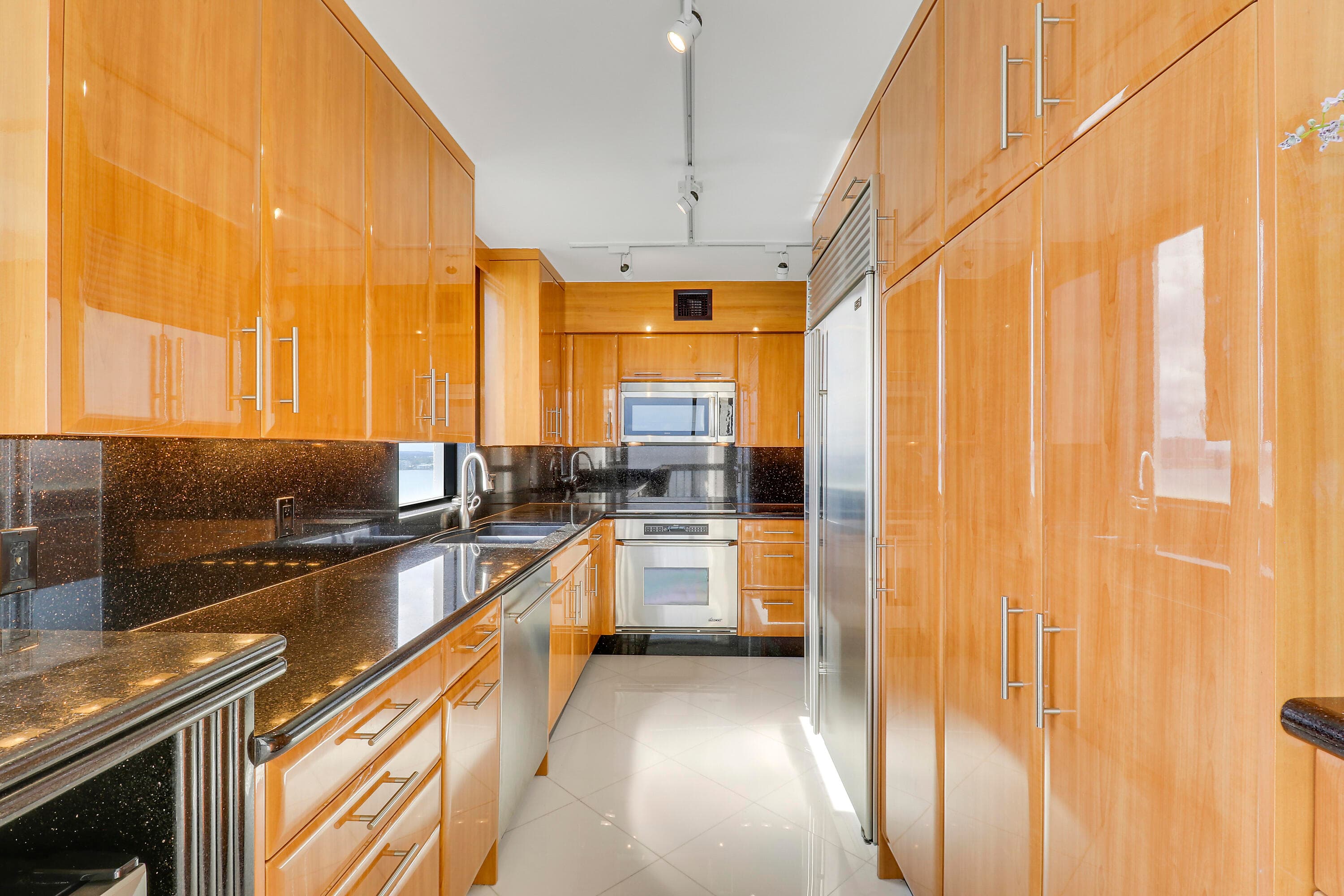 5380 N Ocean Drive 20b, Singer Island, FL 33404 — photo 4 of 32
