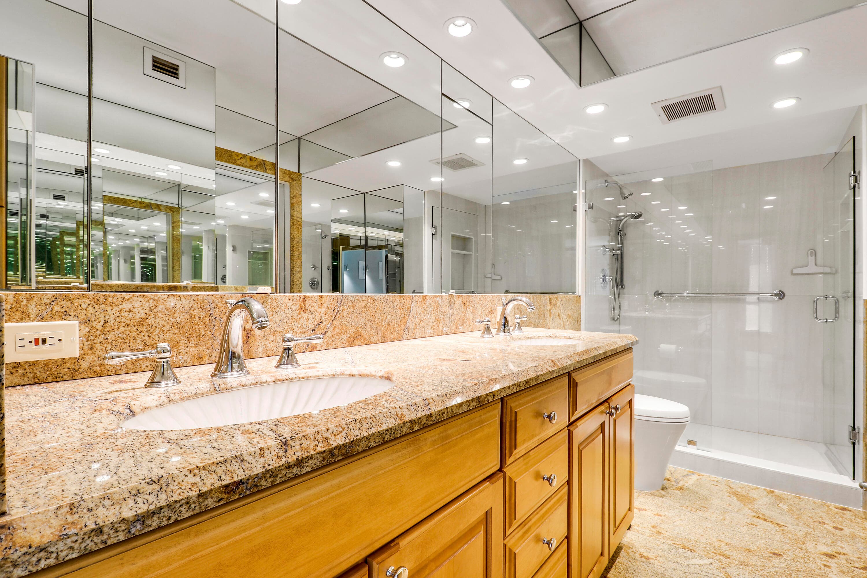 5380 N Ocean Drive 20b, Singer Island, FL 33404 — photo 27 of 32
