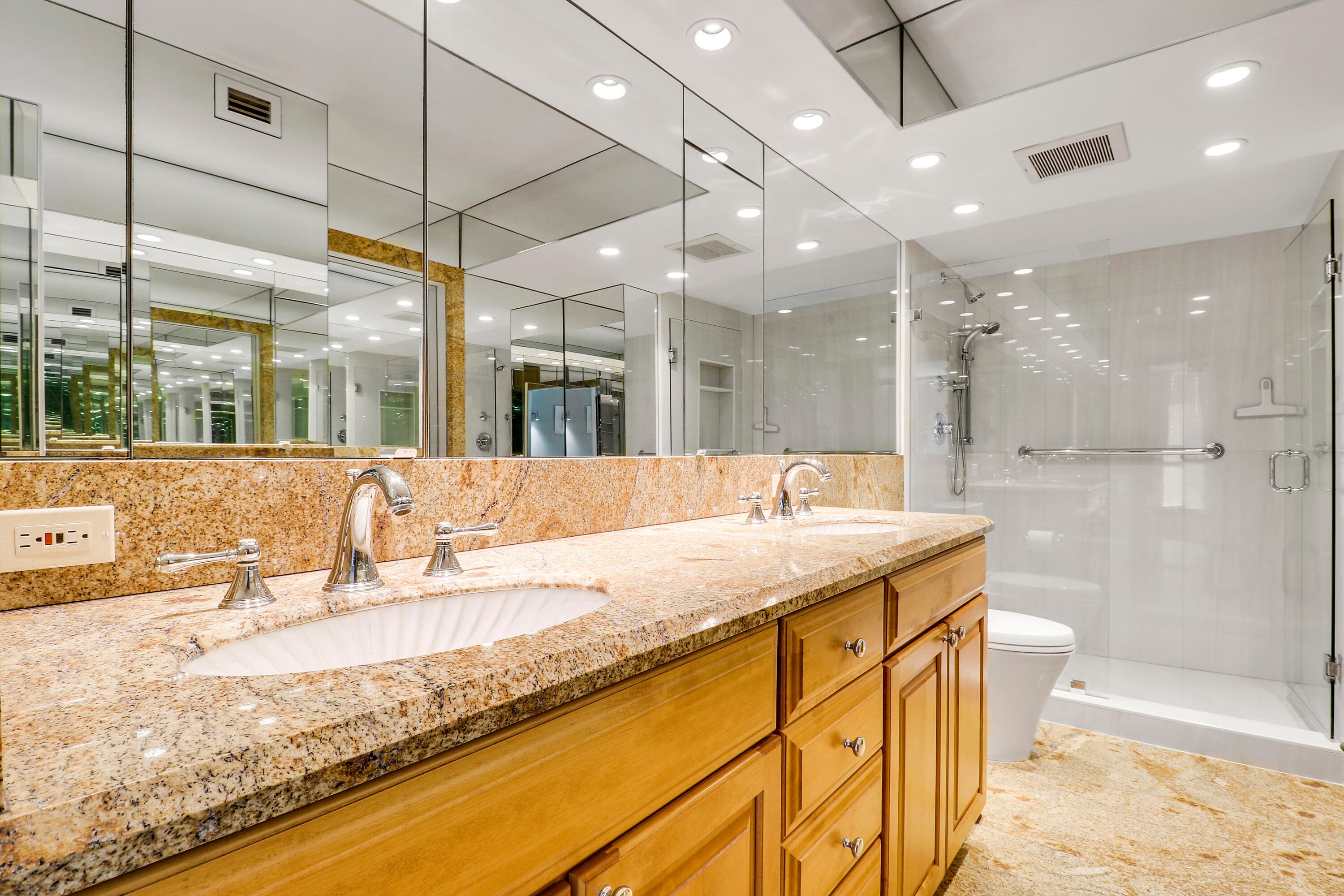 5380 N Ocean Drive 20b, Singer Island, FL 33404 — photo 28 of 32