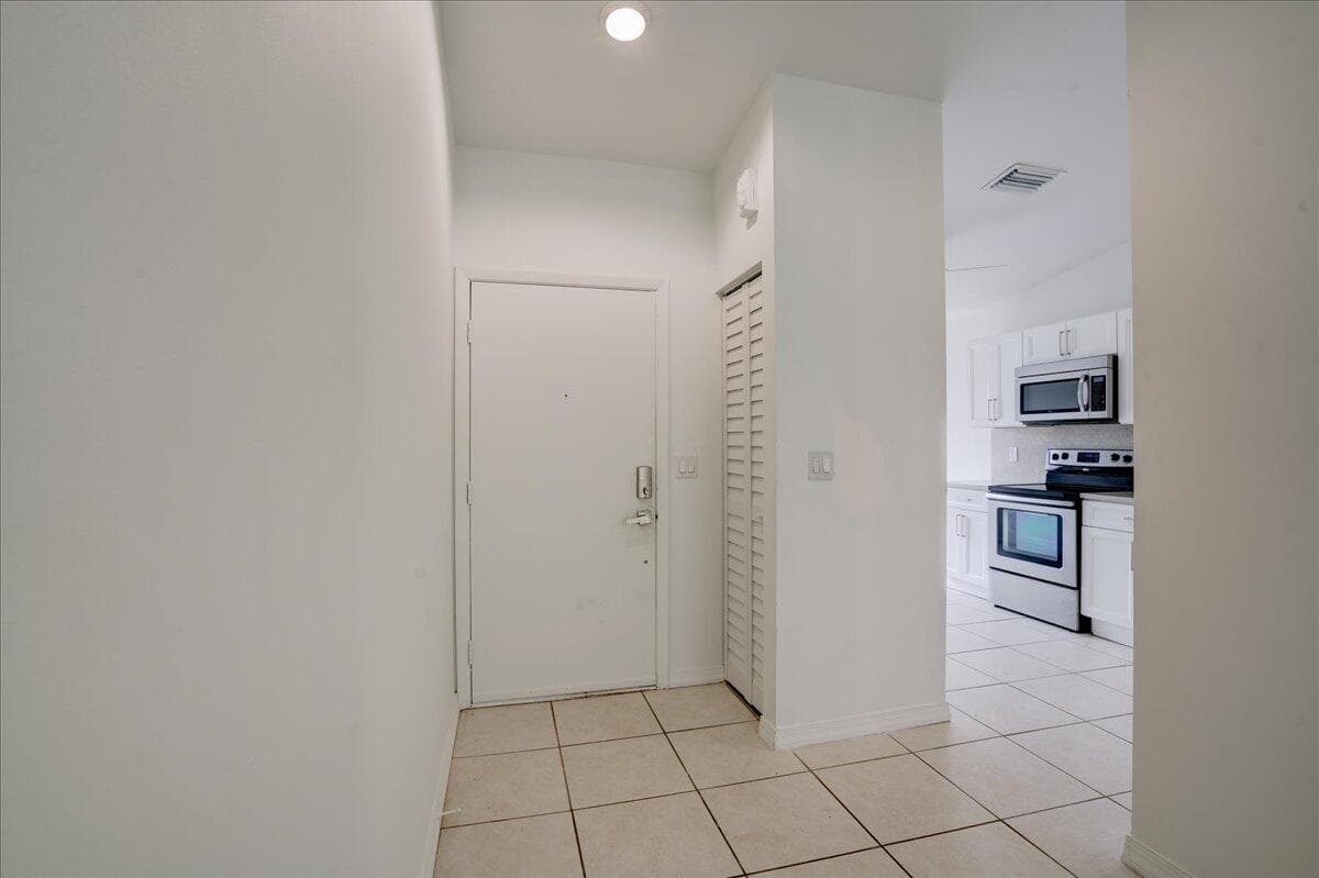 3 Fawlkland Circle, Boynton Beach, FL 33426 — photo 6 of 12