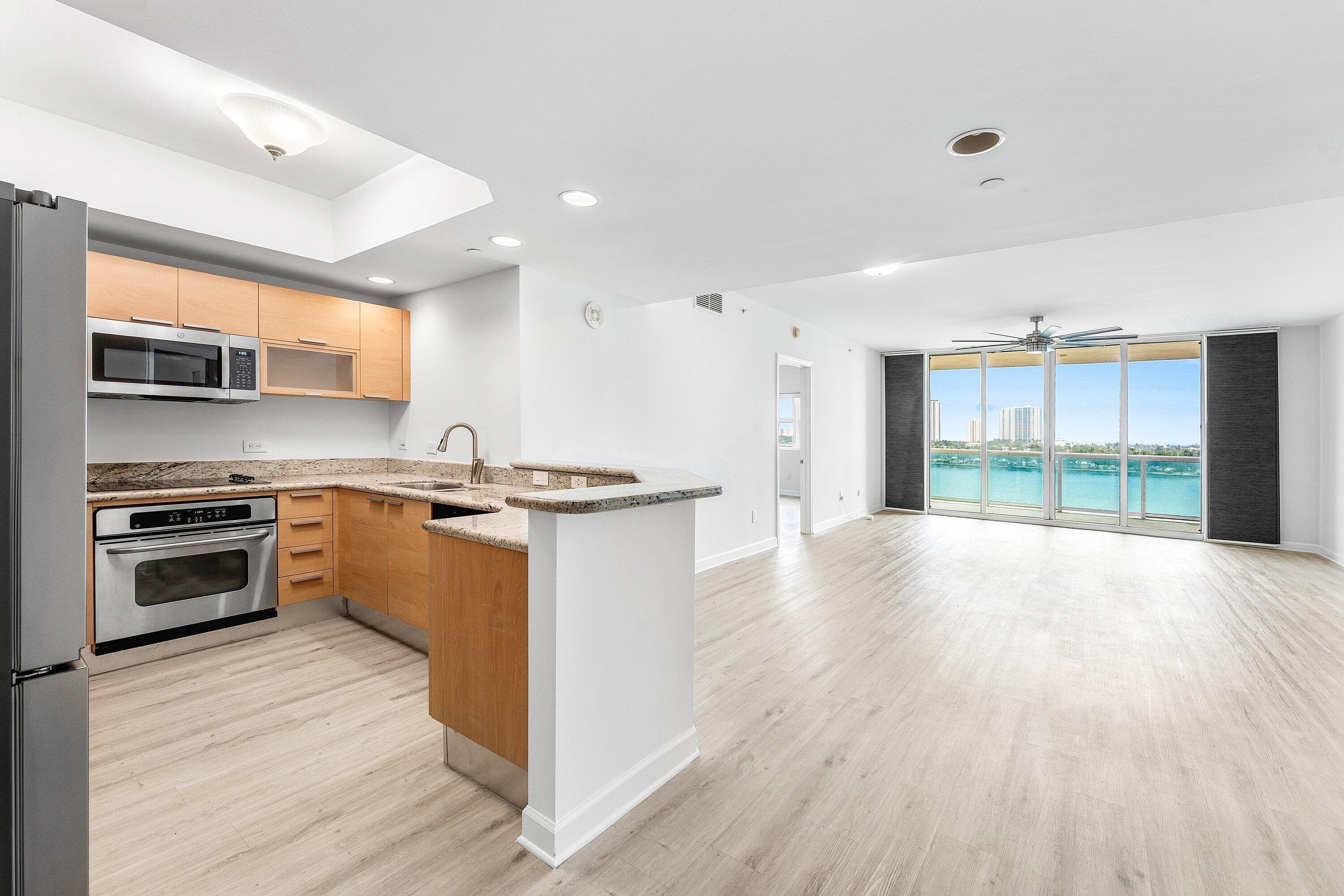 2640 Lake Shore Drive 614, Riviera Beach, FL 33404 — photo