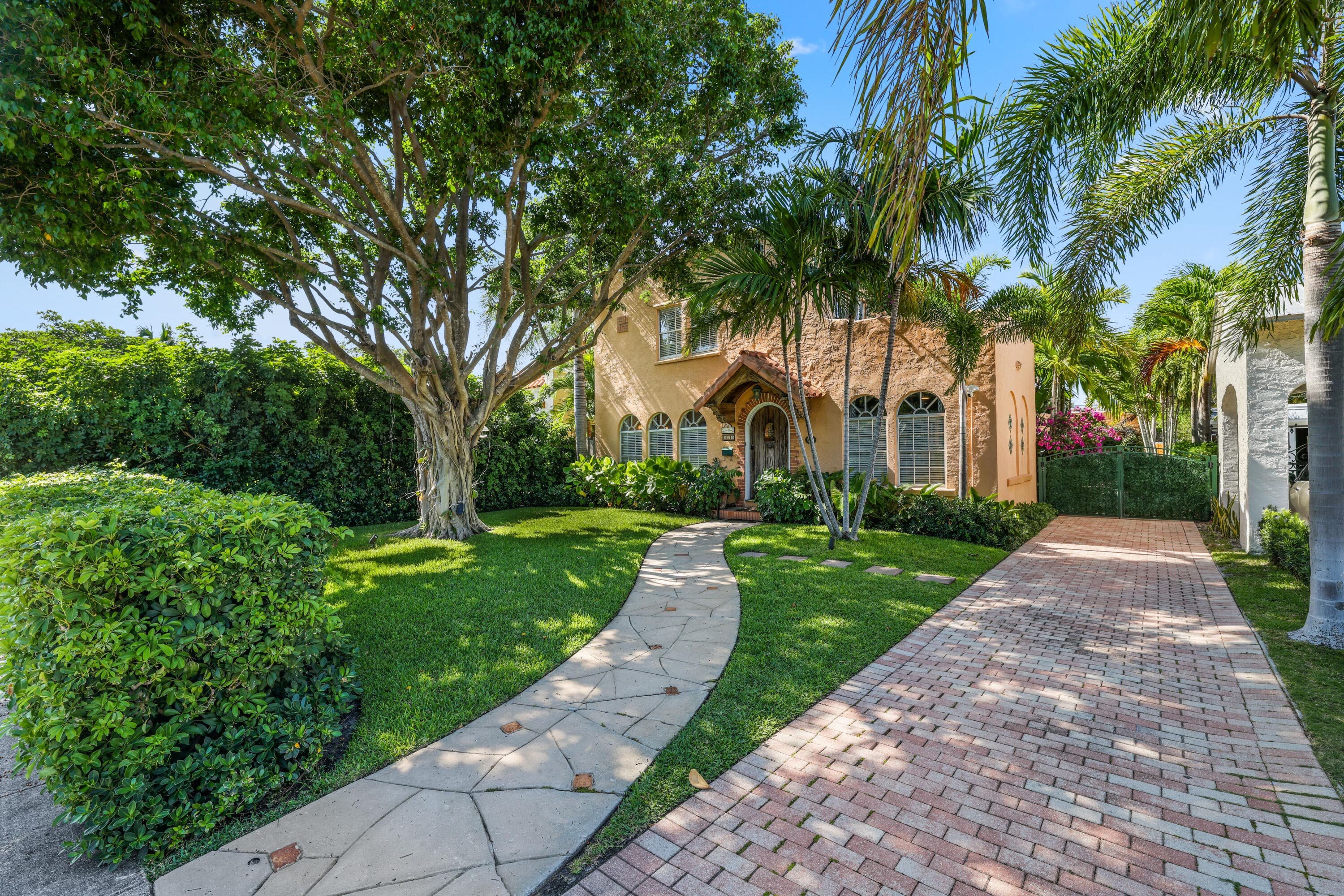 325 Greymon Drive, West Palm Beach, FL 33405 — photo 2 of 63