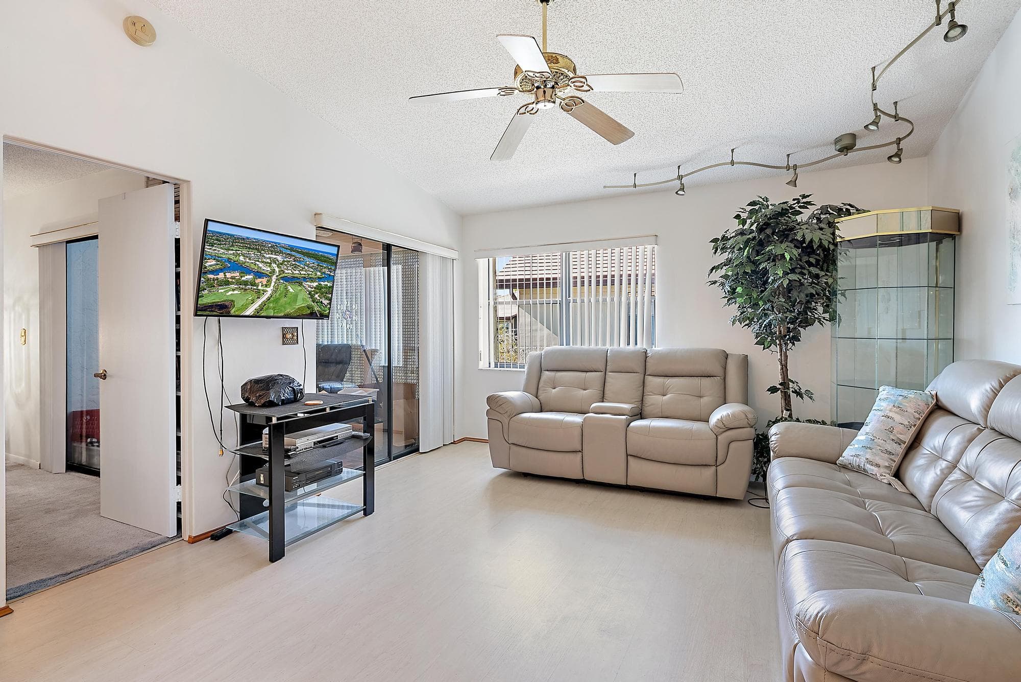 7633 Tahiti Lane 204, Lake Worth, FL 33467 — photo 6 of 12