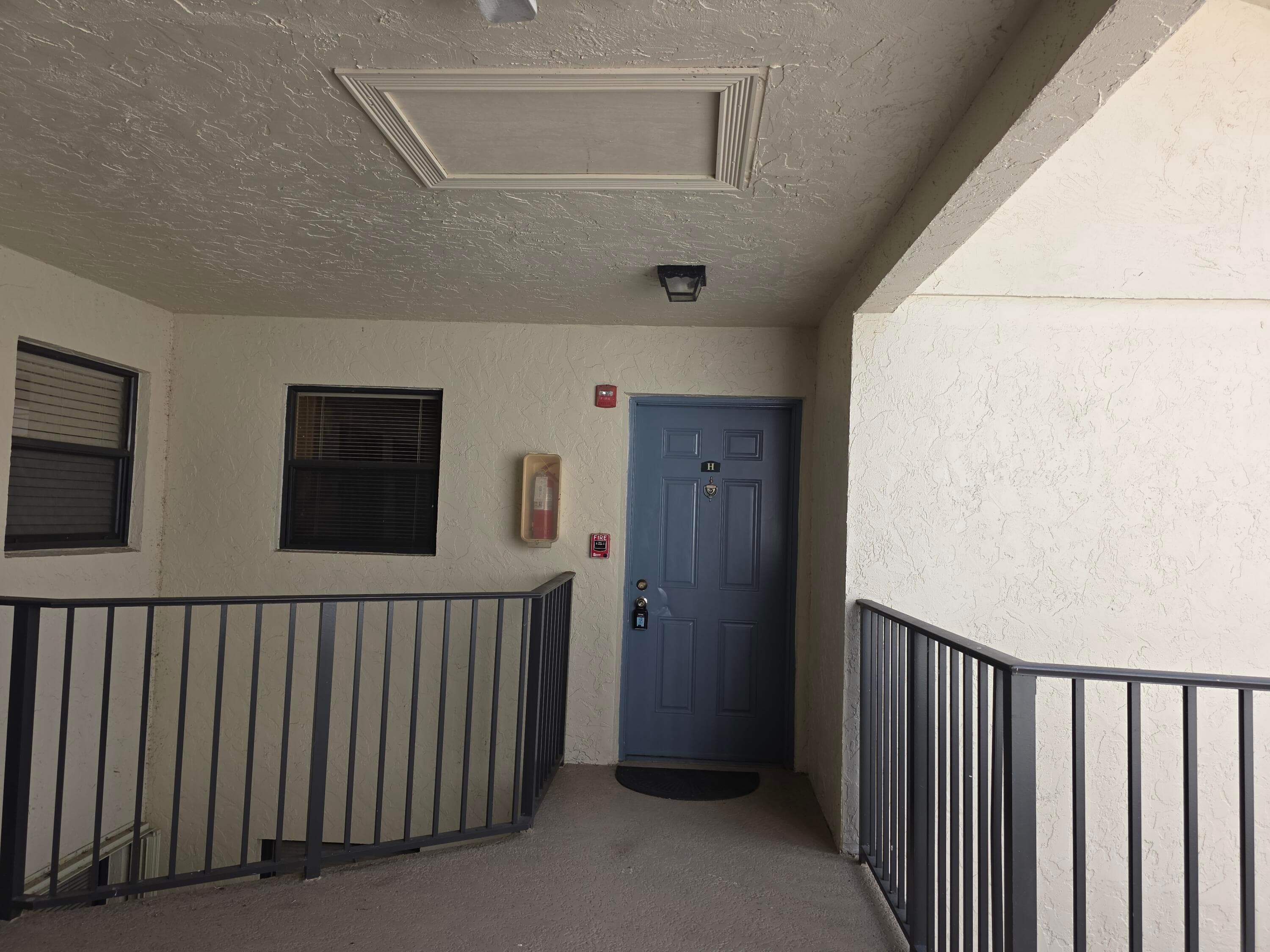 1542 Lake Crystal Drive H, West Palm Beach, FL 33411 — photo 3 of 37