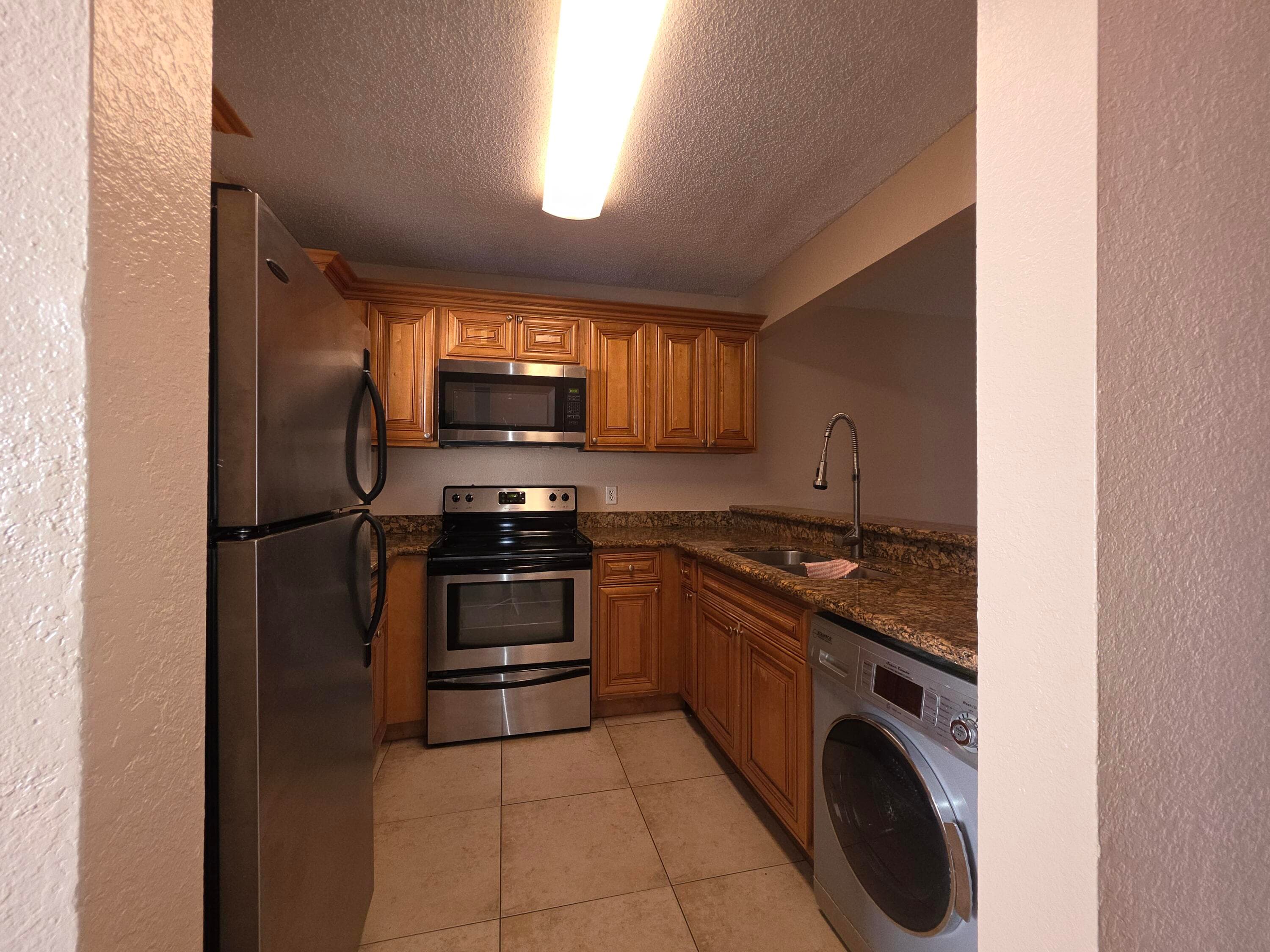 1542 Lake Crystal Drive H, West Palm Beach, FL 33411 — photo 4 of 37