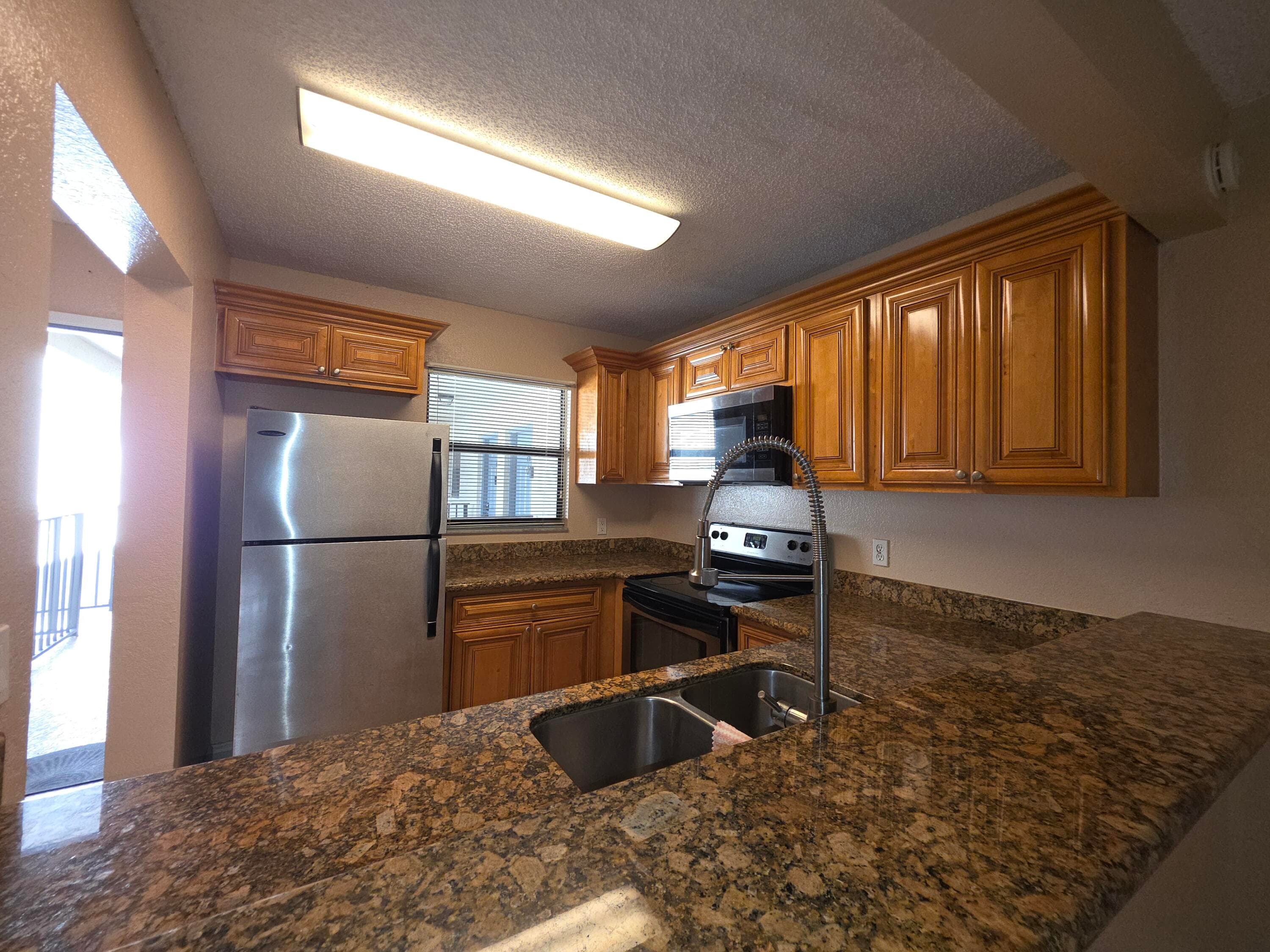 1542 Lake Crystal Drive H, West Palm Beach, FL 33411 — photo 5 of 37