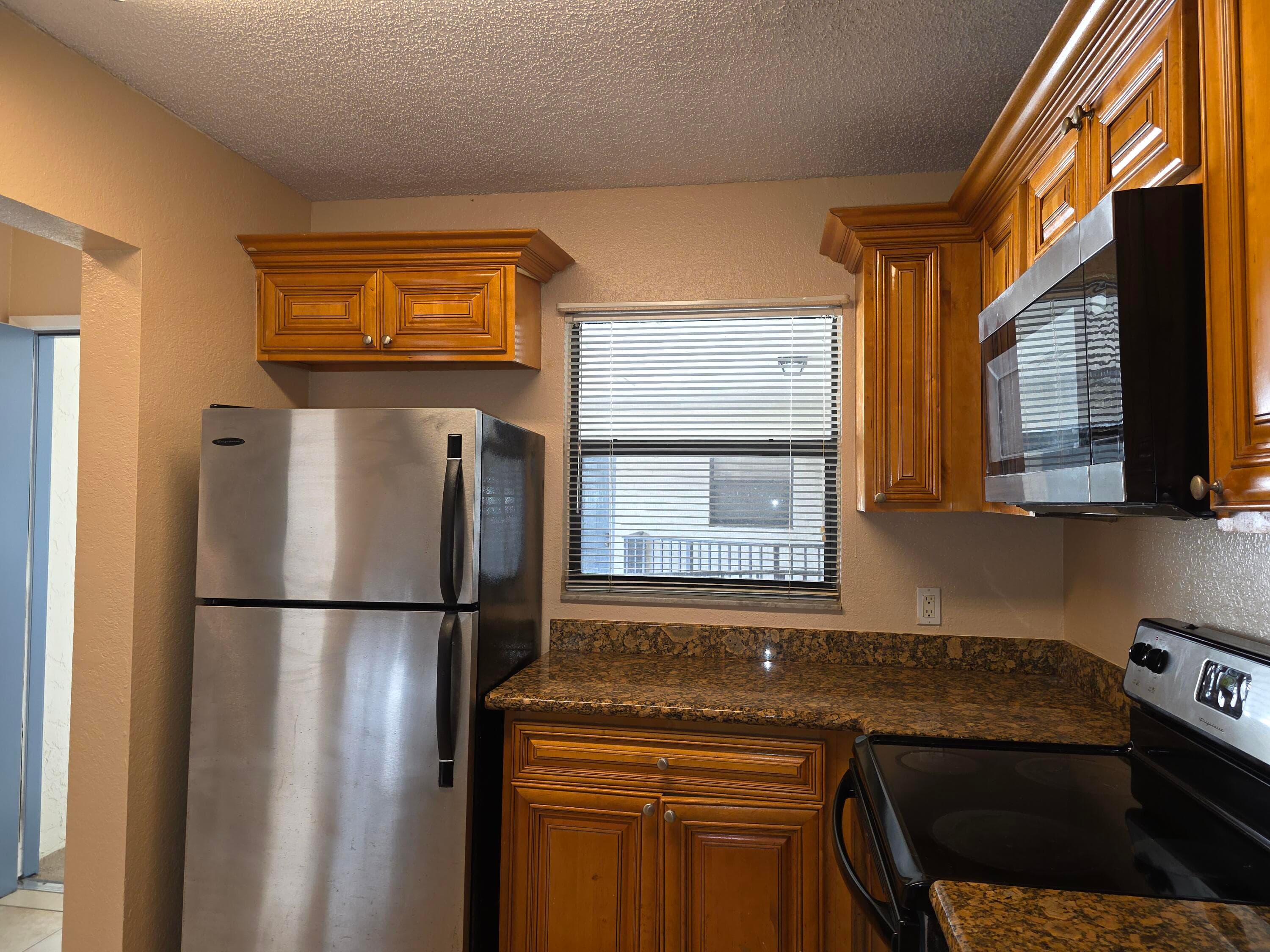 1542 Lake Crystal Drive H, West Palm Beach, FL 33411 — photo 6 of 37