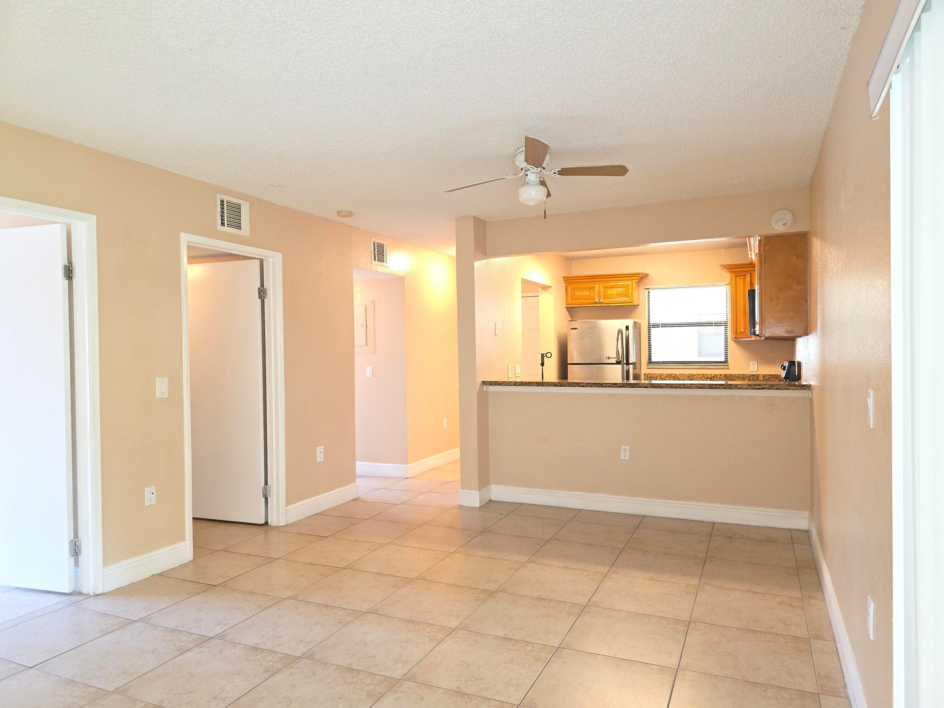 1542 Lake Crystal Drive H, West Palm Beach, FL 33411 — photo 8 of 37