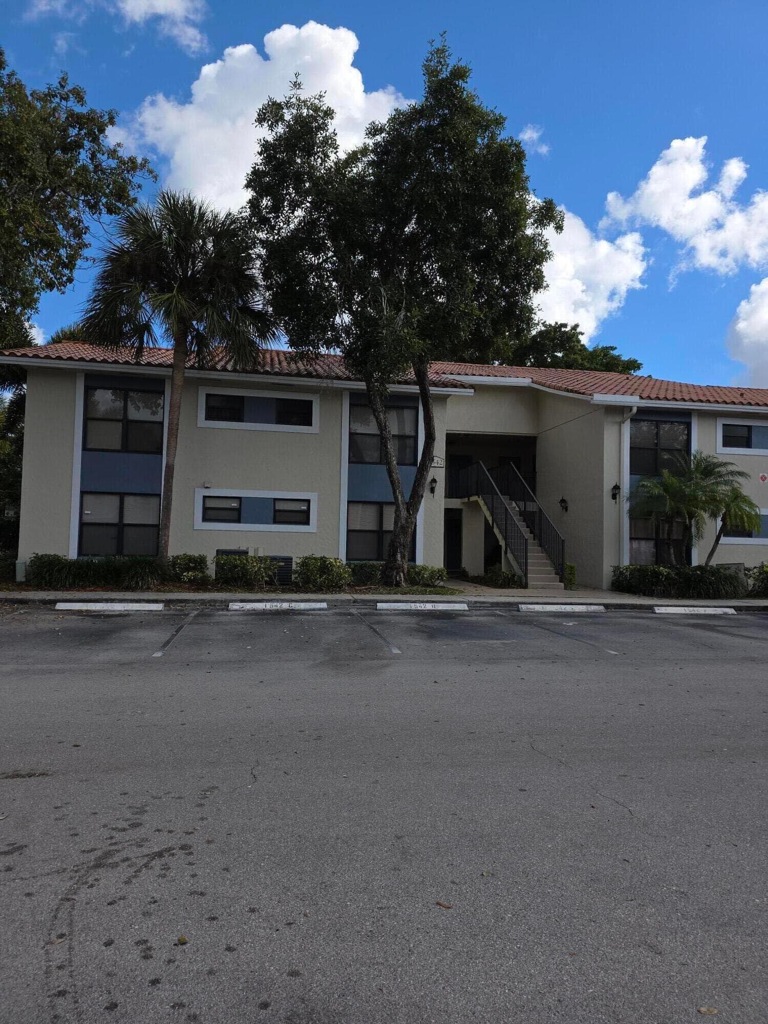 1542 Lake Crystal Drive H, West Palm Beach, FL 33411 — photo 2 of 37