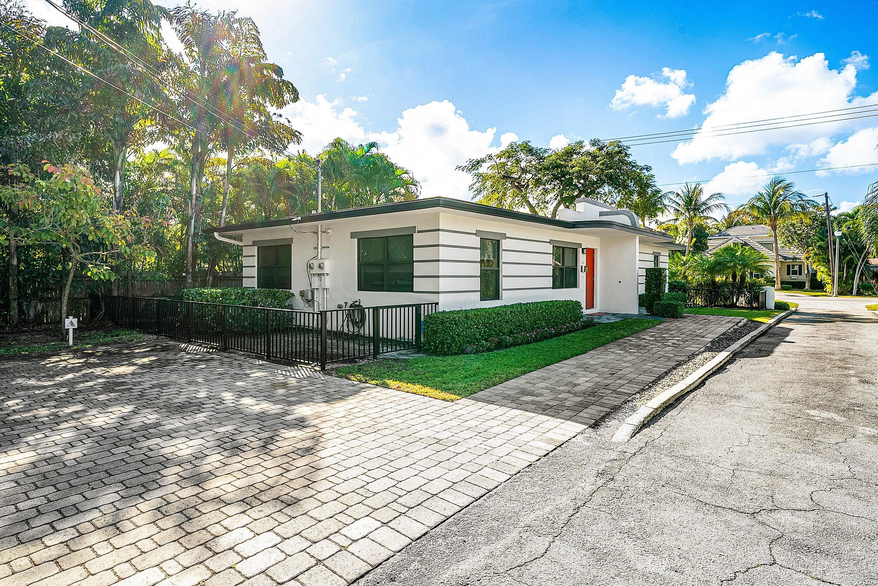 215 N Swinton Avenue, Delray Beach, FL 33444 — photo 6 of 50