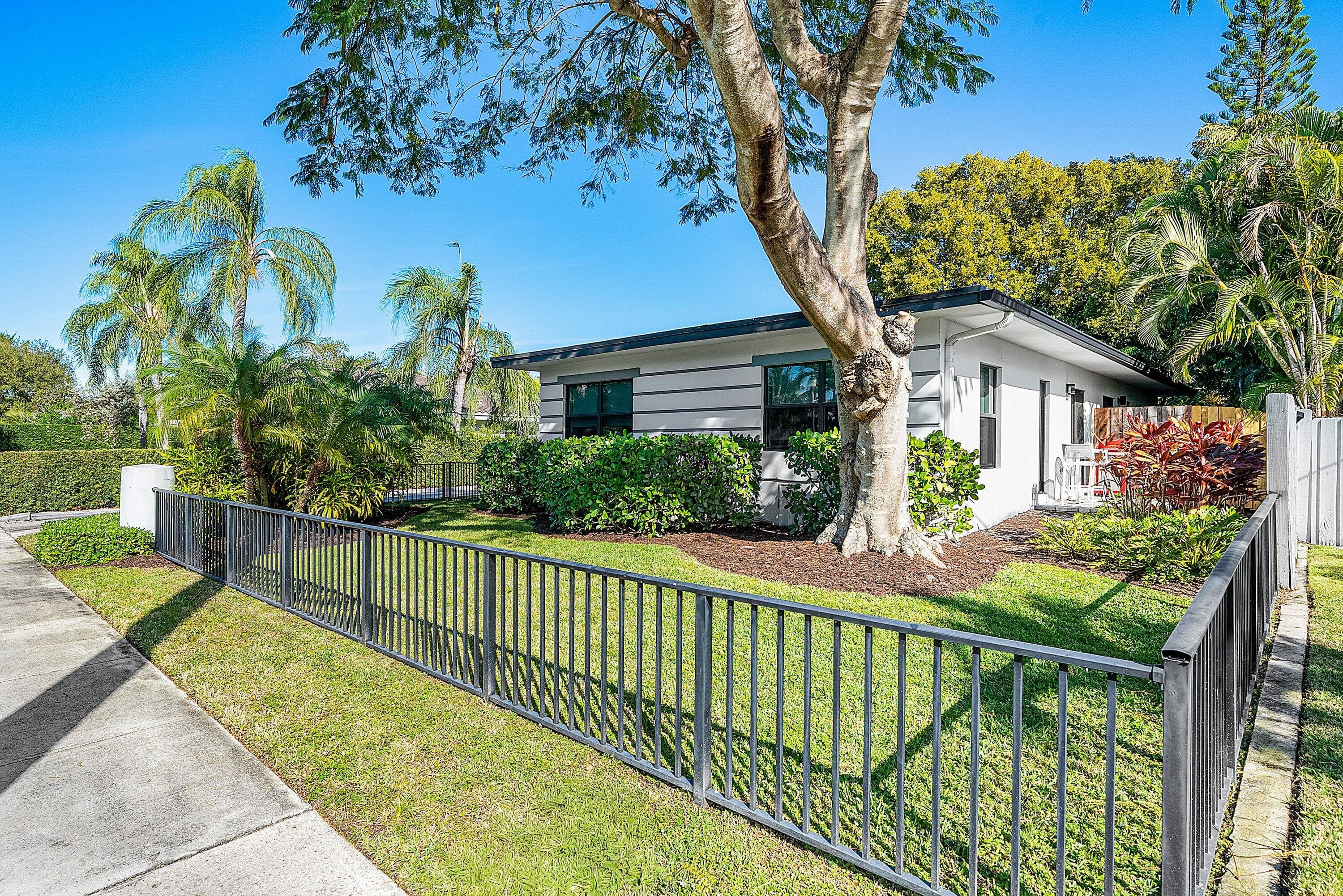 215 N Swinton Avenue, Delray Beach, FL 33444 — photo 23 of 50