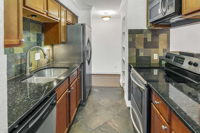 2311 N Congress Avenue 28, Boynton Beach, FL 33426 — photo 4 of 32