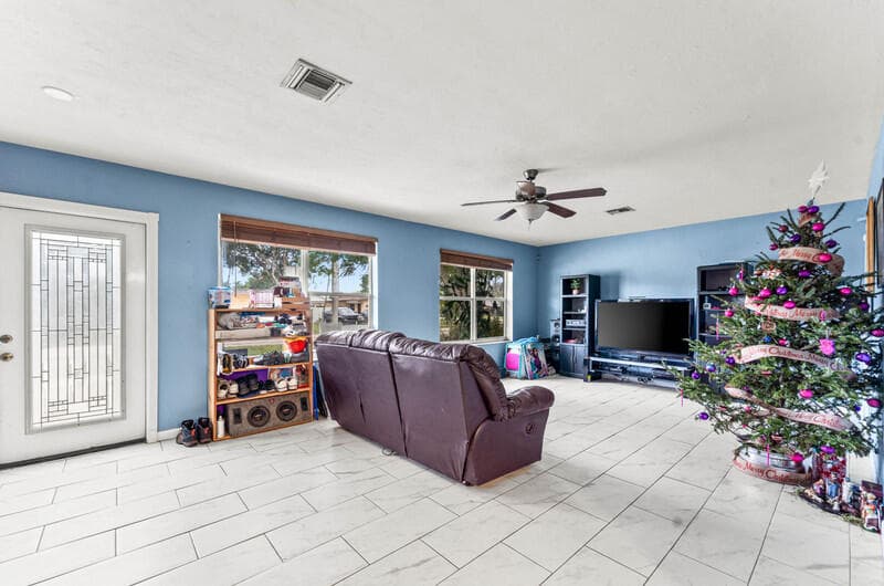 305 Henthorne Drive, Palm Springs, FL 33461 — photo 10 of 25