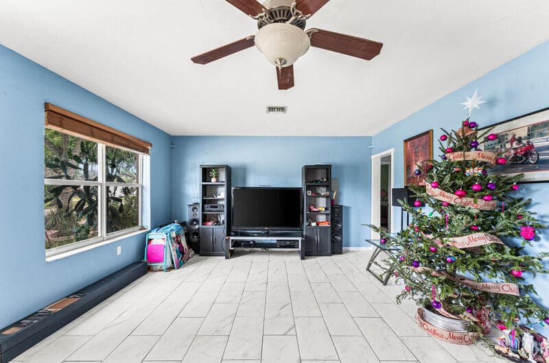 305 Henthorne Drive, Palm Springs, FL 33461 — photo 5 of 25