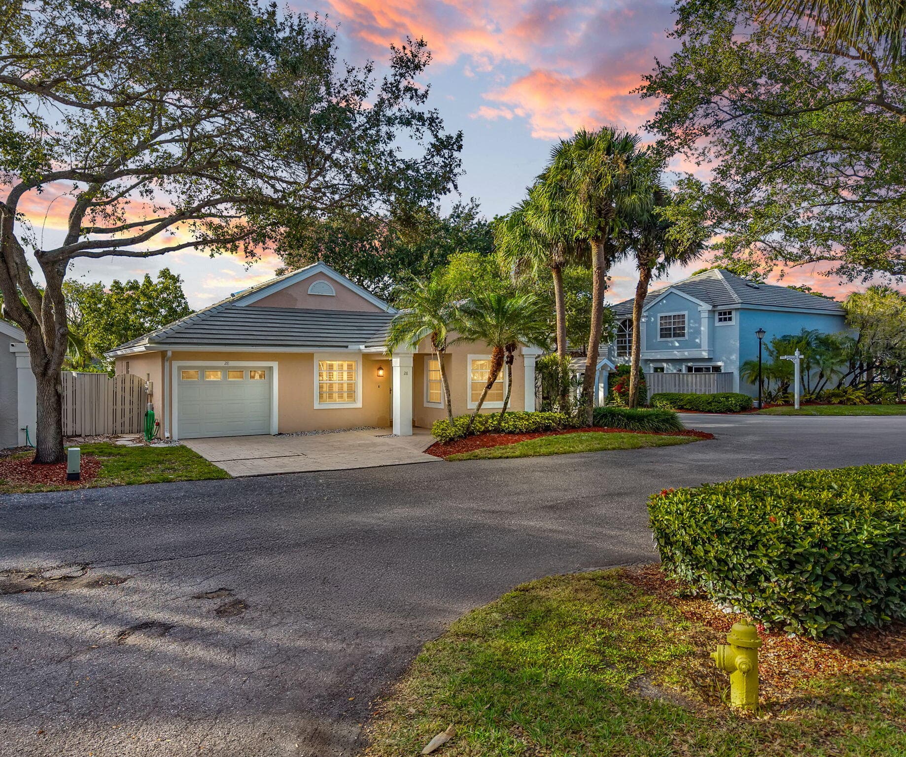 28 Governors Court, Palm Beach Gardens, FL 33418 — photo 3 of 33