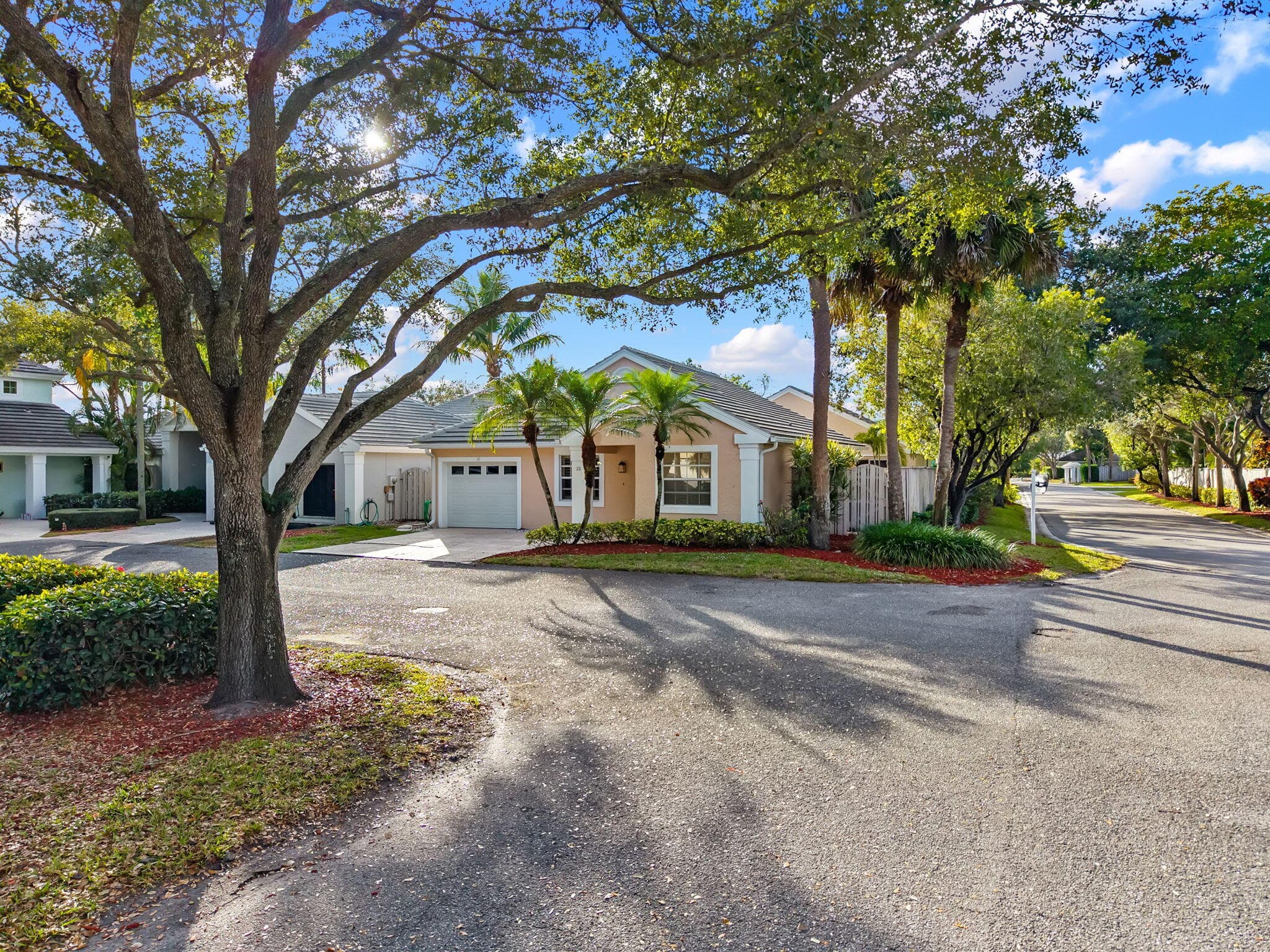 28 Governors Court, Palm Beach Gardens, FL 33418 — photo 29 of 33