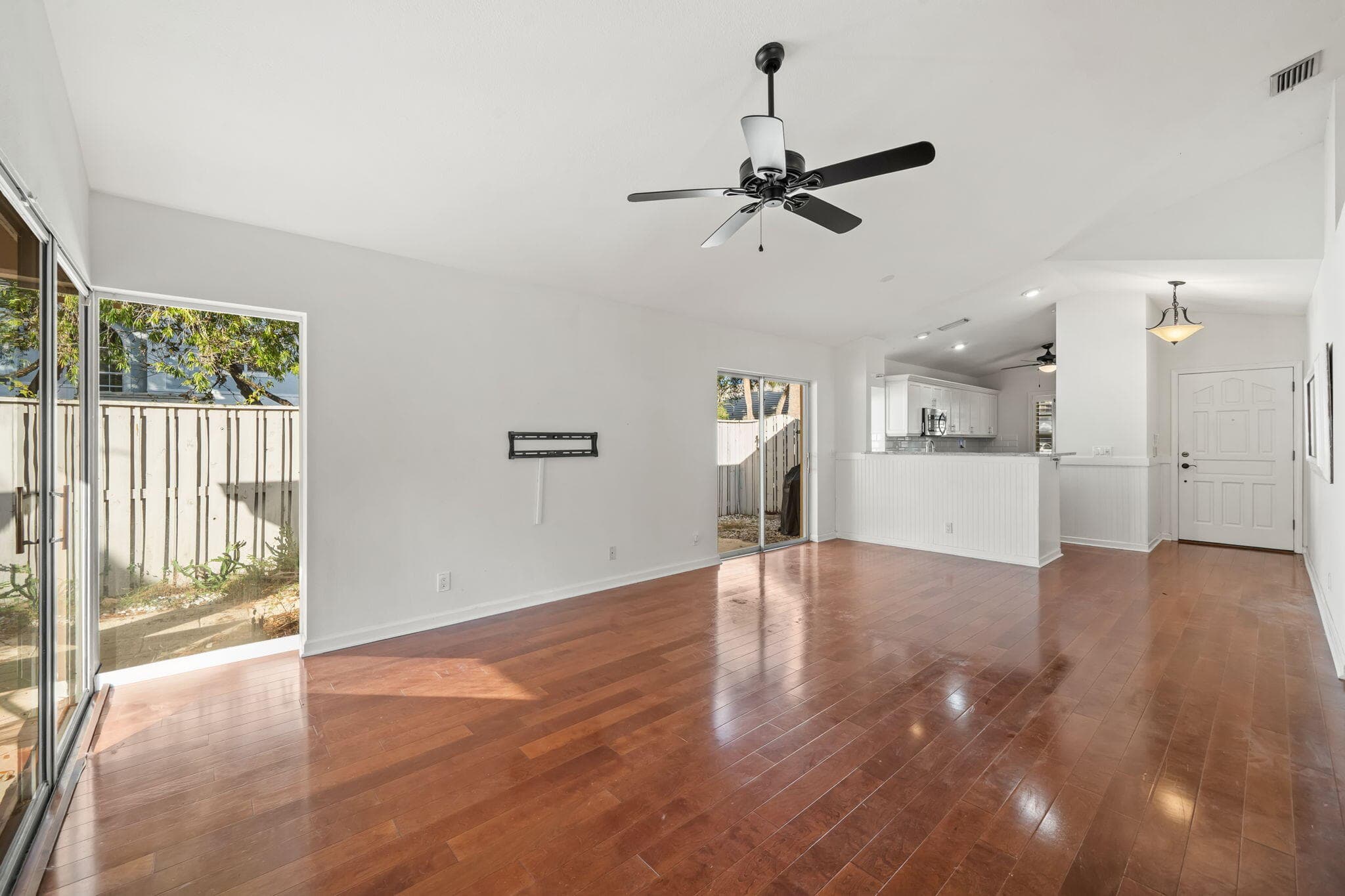 28 Governors Court, Palm Beach Gardens, FL 33418 — photo 9 of 33