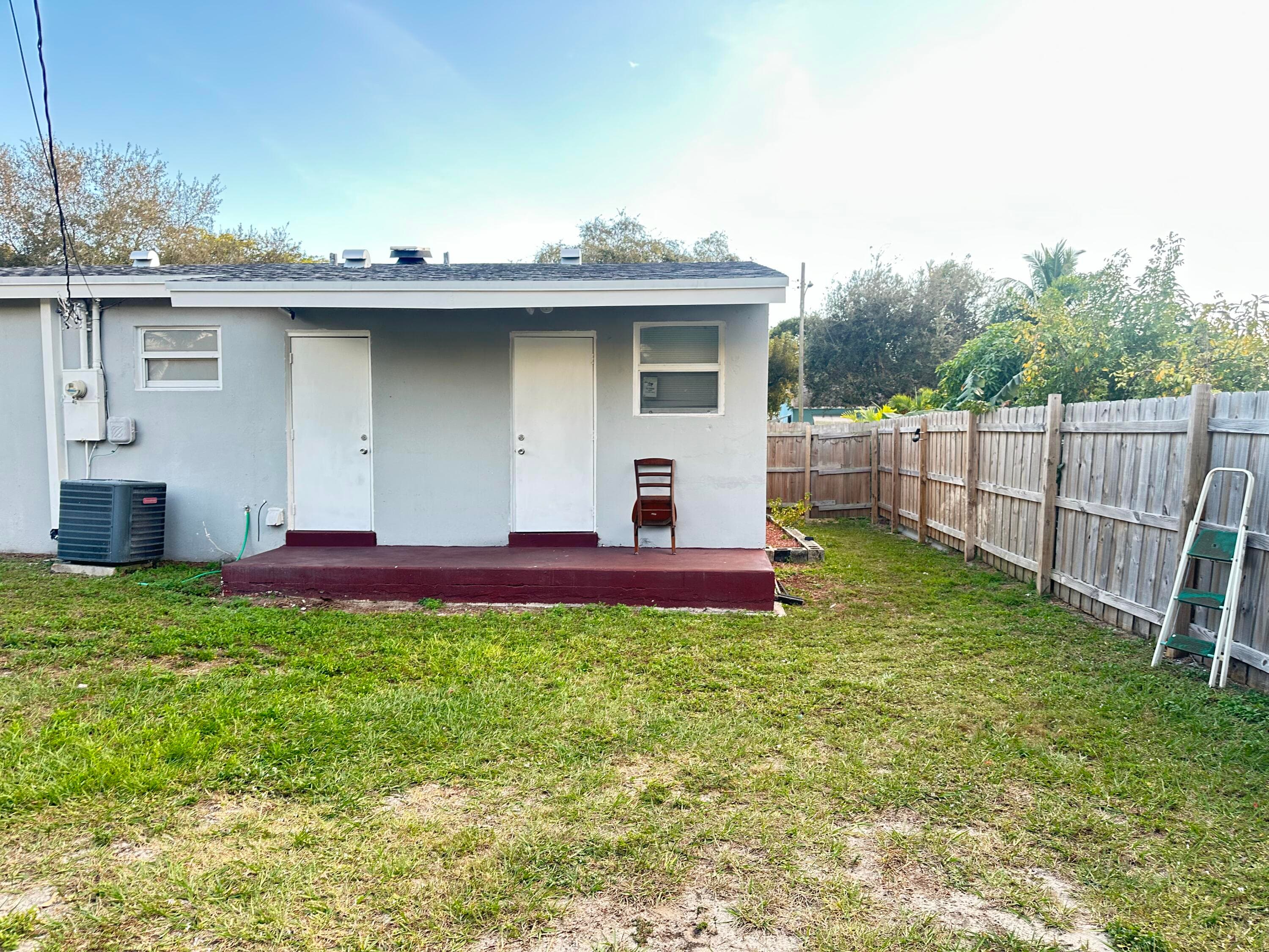 725 58th Street, West Palm Beach, FL 33407 — photo 9 of 14