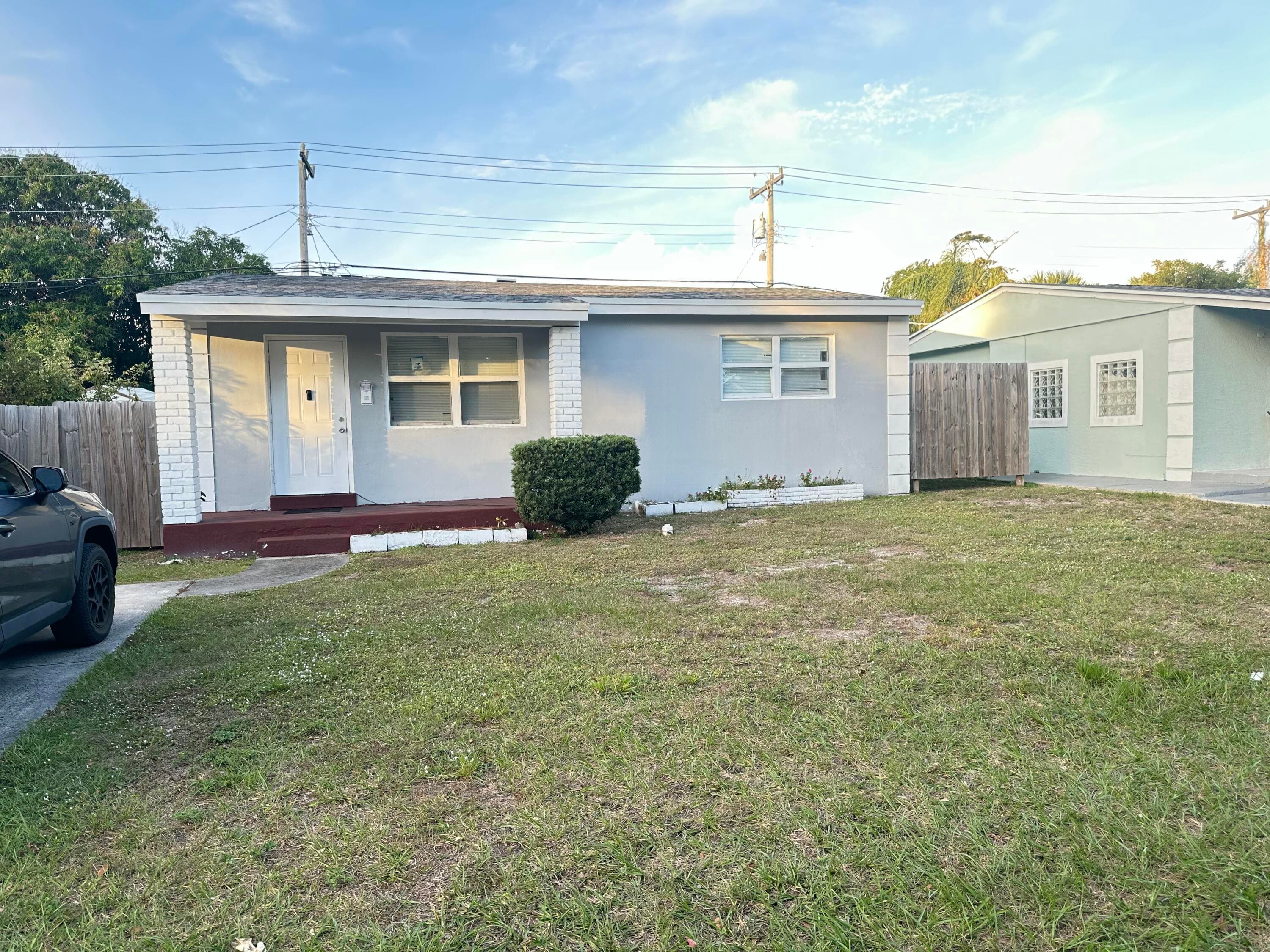 725 58th Street, West Palm Beach, FL 33407 — photo 1 of 14