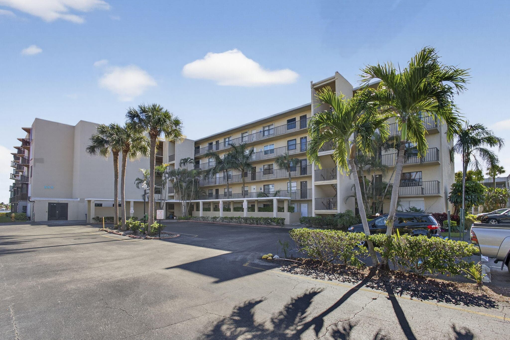 896 N Federal Highway 225, Lantana, FL 33462 — photo 4 of 58