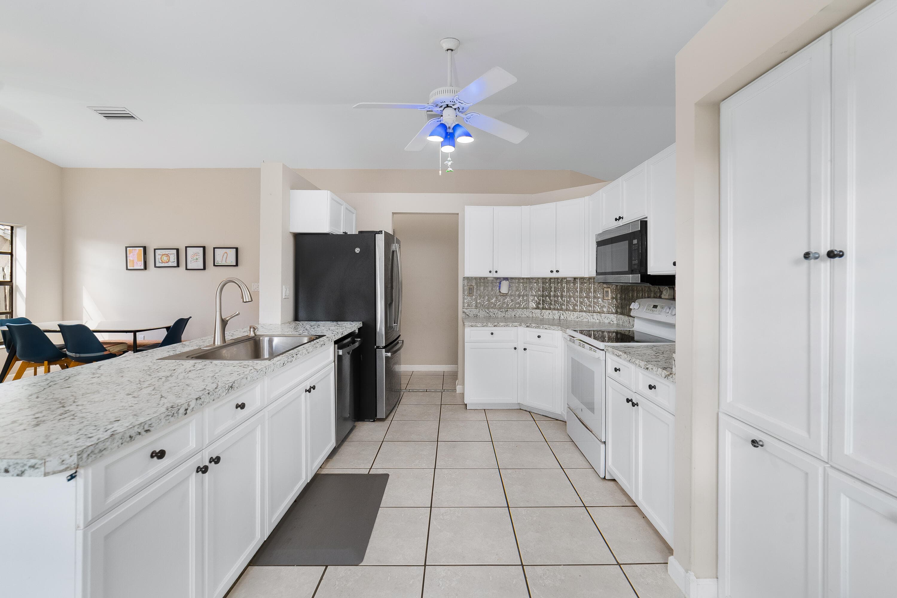 1060 Cedar Creek Way, Davie, FL 33325 — photo 8 of 32